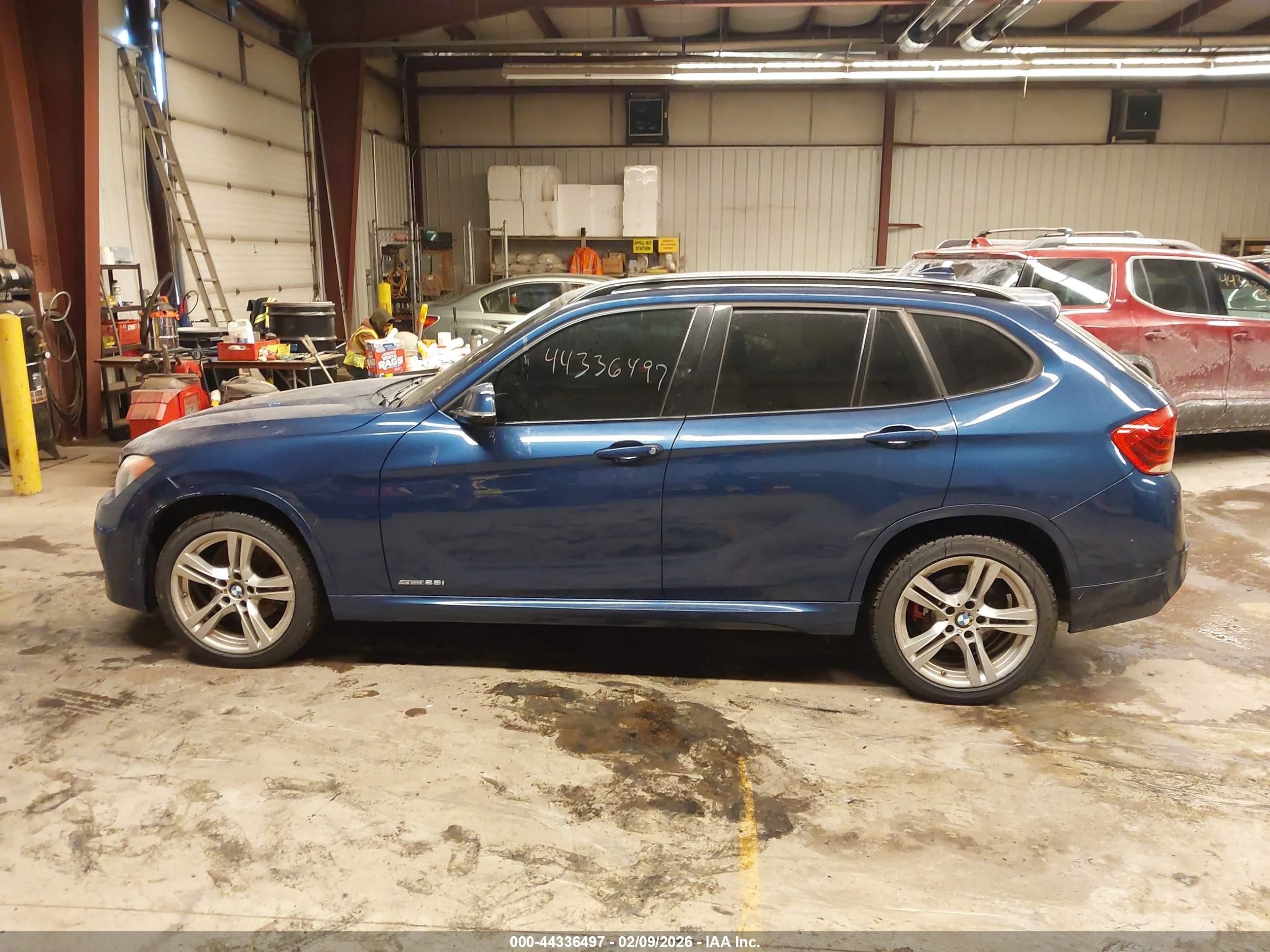 2013 Bmw X1 Sdrive28i Blue vin: WBAVM1C58DVW42298