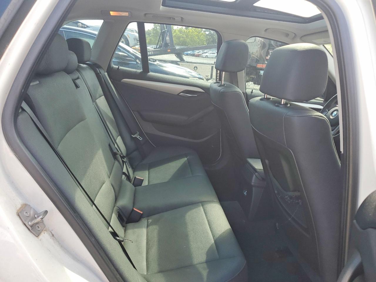 2014 Bmw X1 Sdrive28i White vin: WBAVM1C58EVW48667