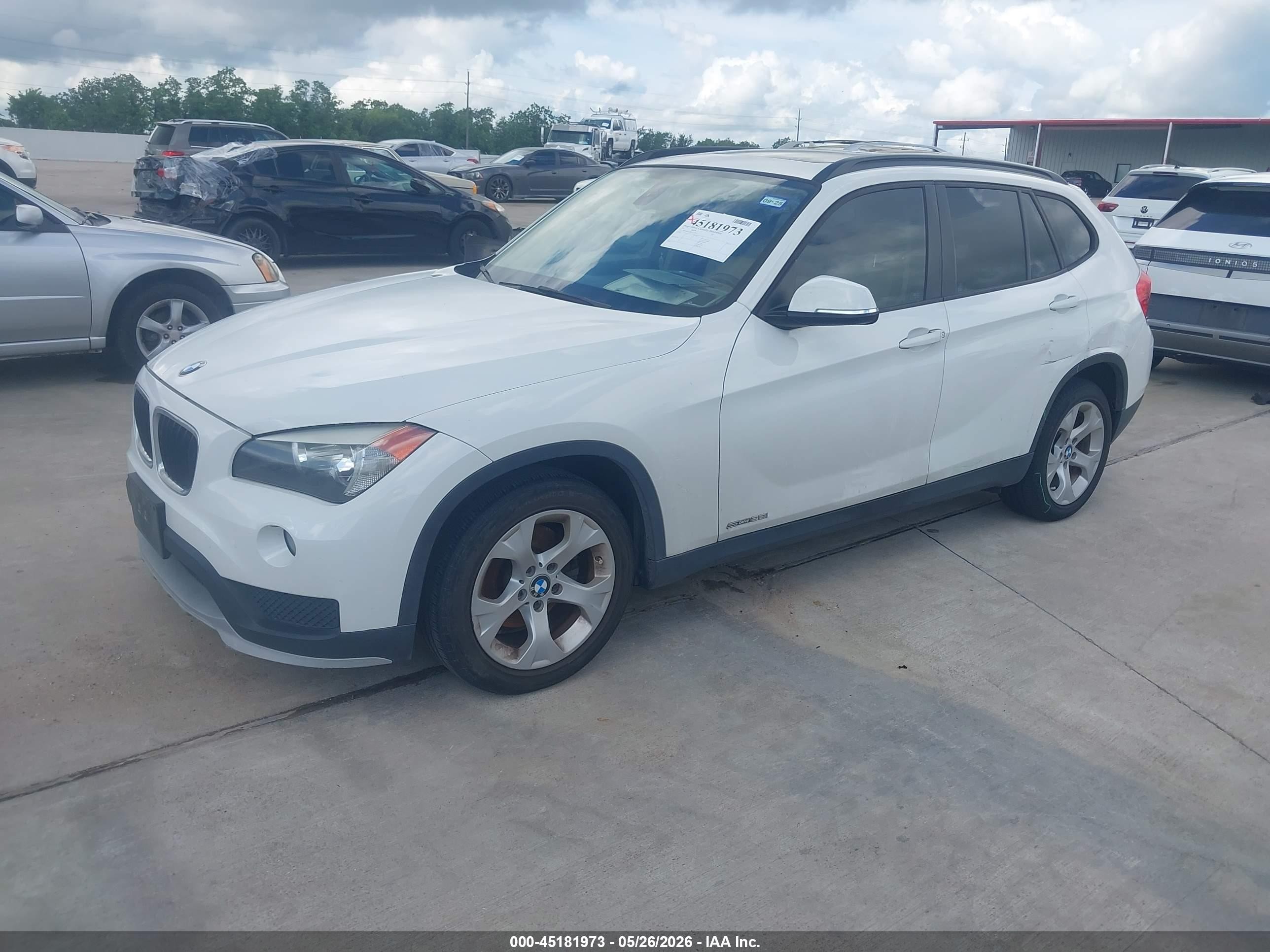 2015 Bmw X1 Sdrive28i White vin: WBAVM1C58FV315919