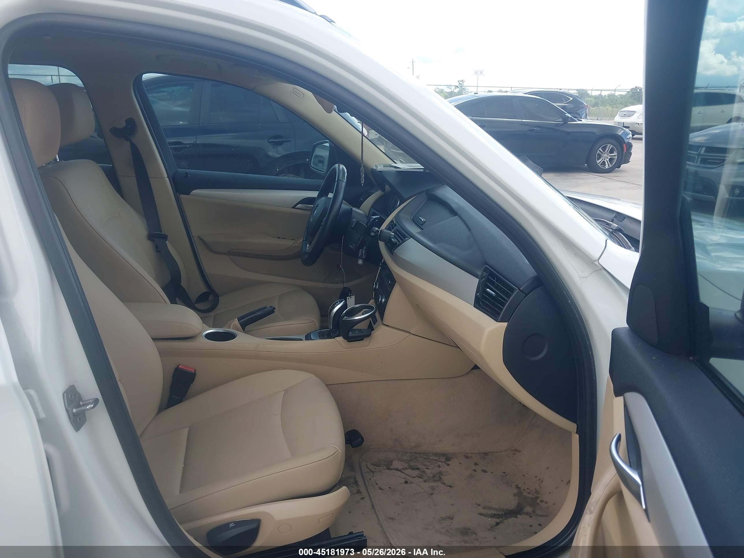 2015 Bmw X1 Sdrive28i White vin: WBAVM1C58FV315919
