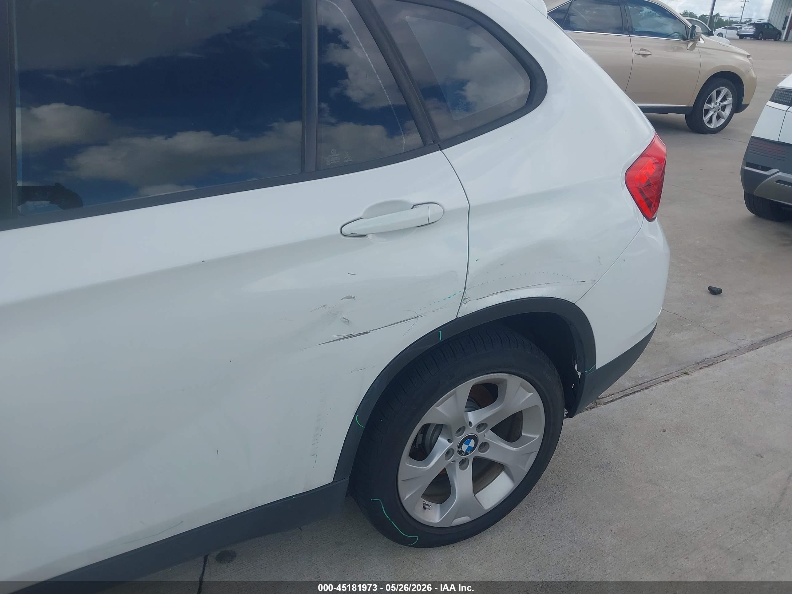 2015 Bmw X1 Sdrive28i White vin: WBAVM1C58FV315919