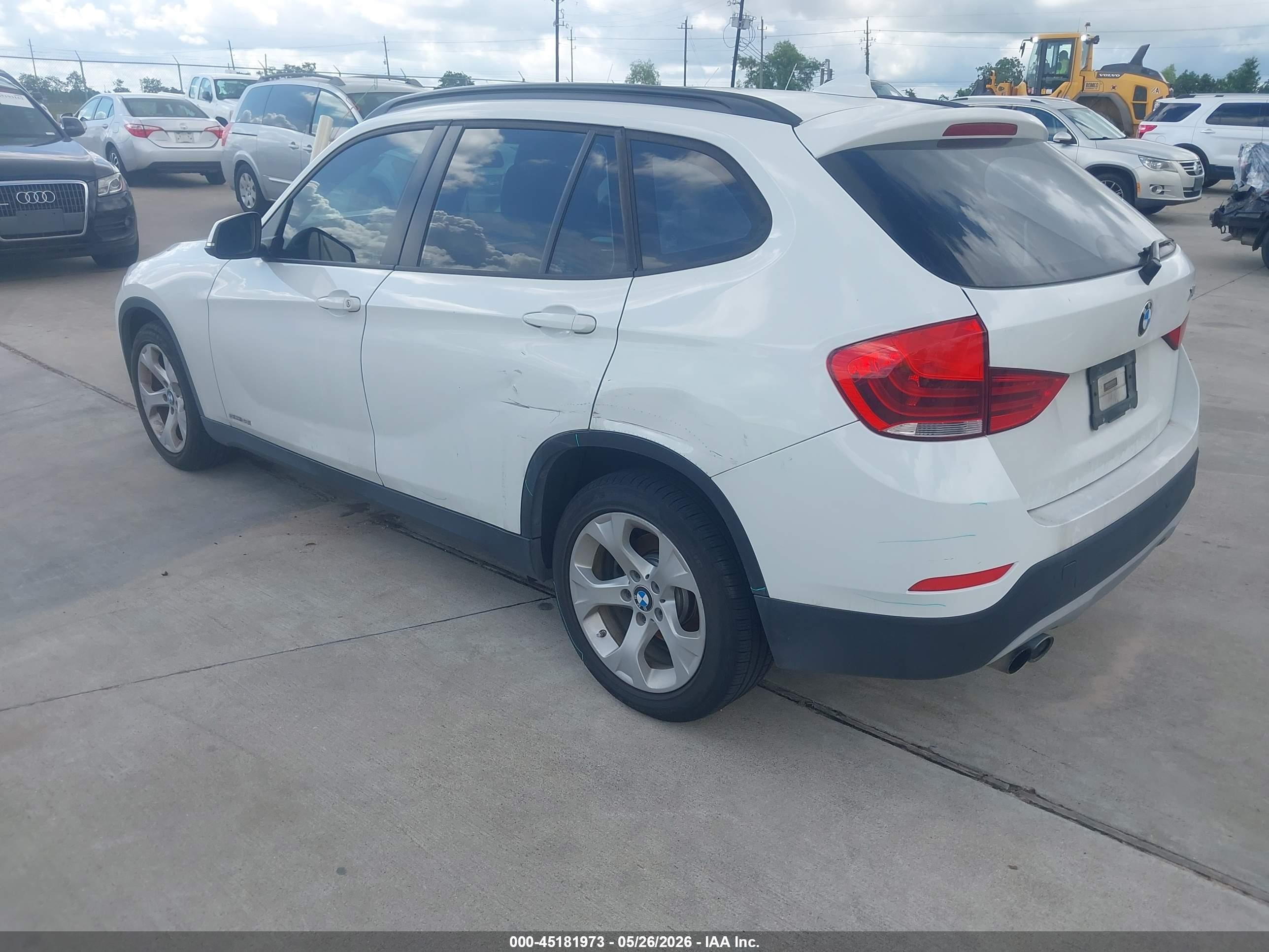2015 Bmw X1 Sdrive28i White vin: WBAVM1C58FV315919