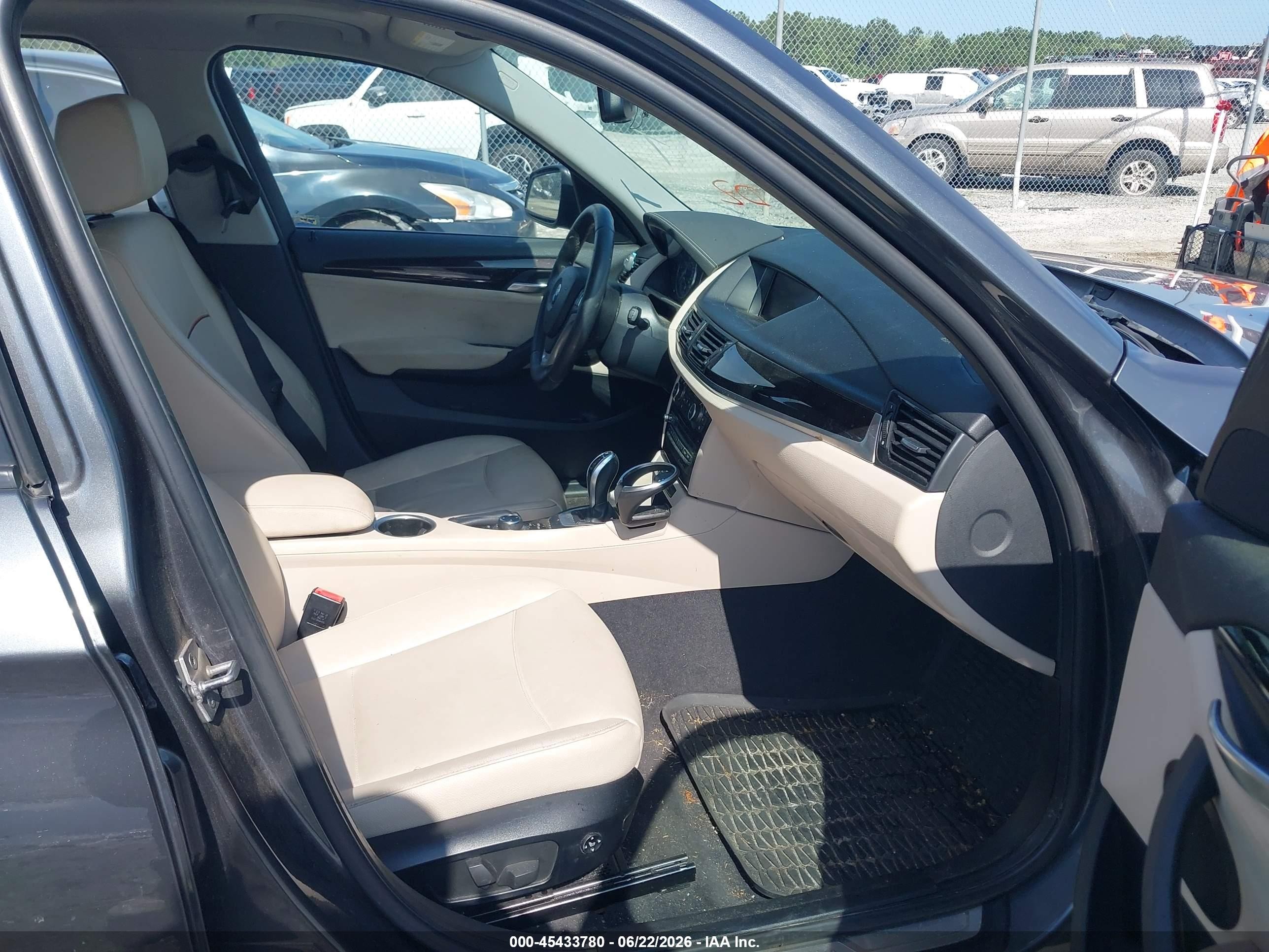2015 Bmw X1 Sdrive28i Gray vin: WBAVM1C58FVW58780