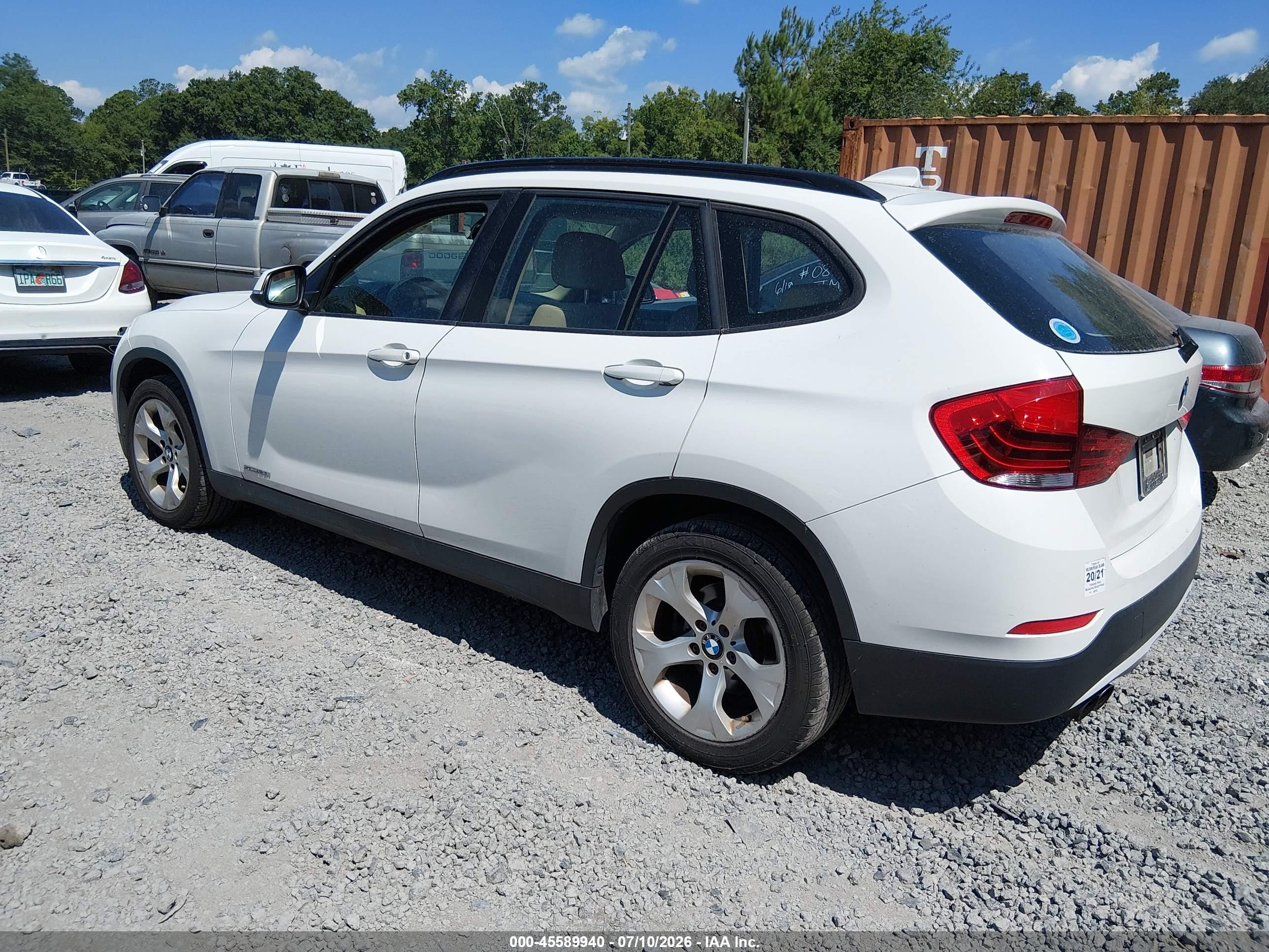 2013 Bmw X1 Sdrive28i Белый vin: WBAVM1C59DVW42827