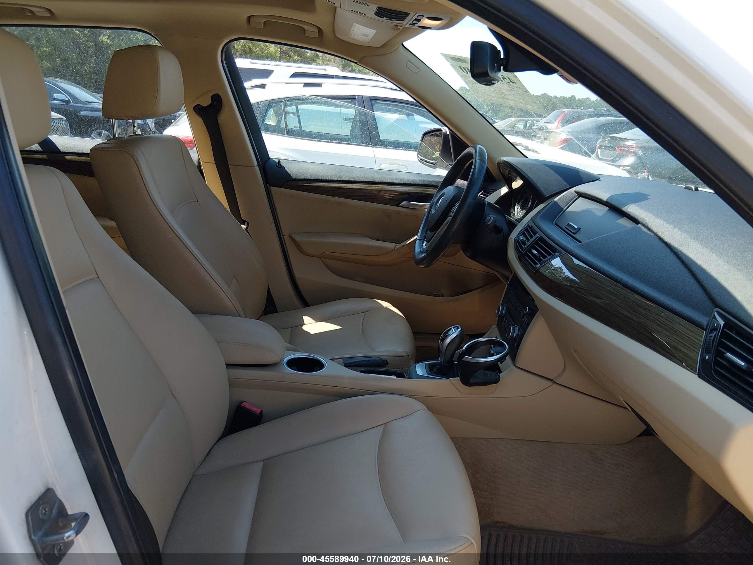 2013 Bmw X1 Sdrive28i Белый vin: WBAVM1C59DVW42827