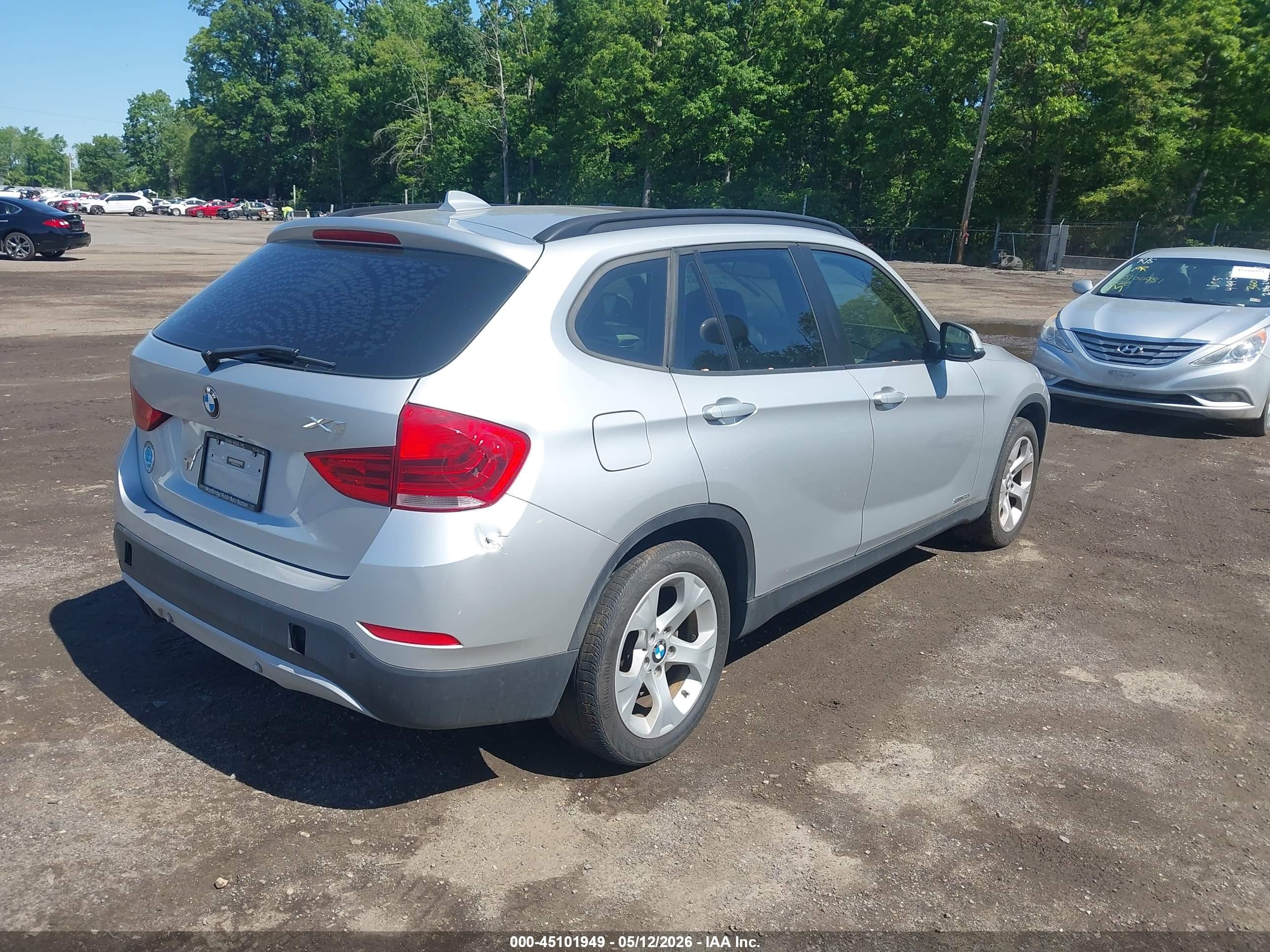 2013 Bmw X1 Sdrive28i Silver vin: WBAVM1C59DVW45128