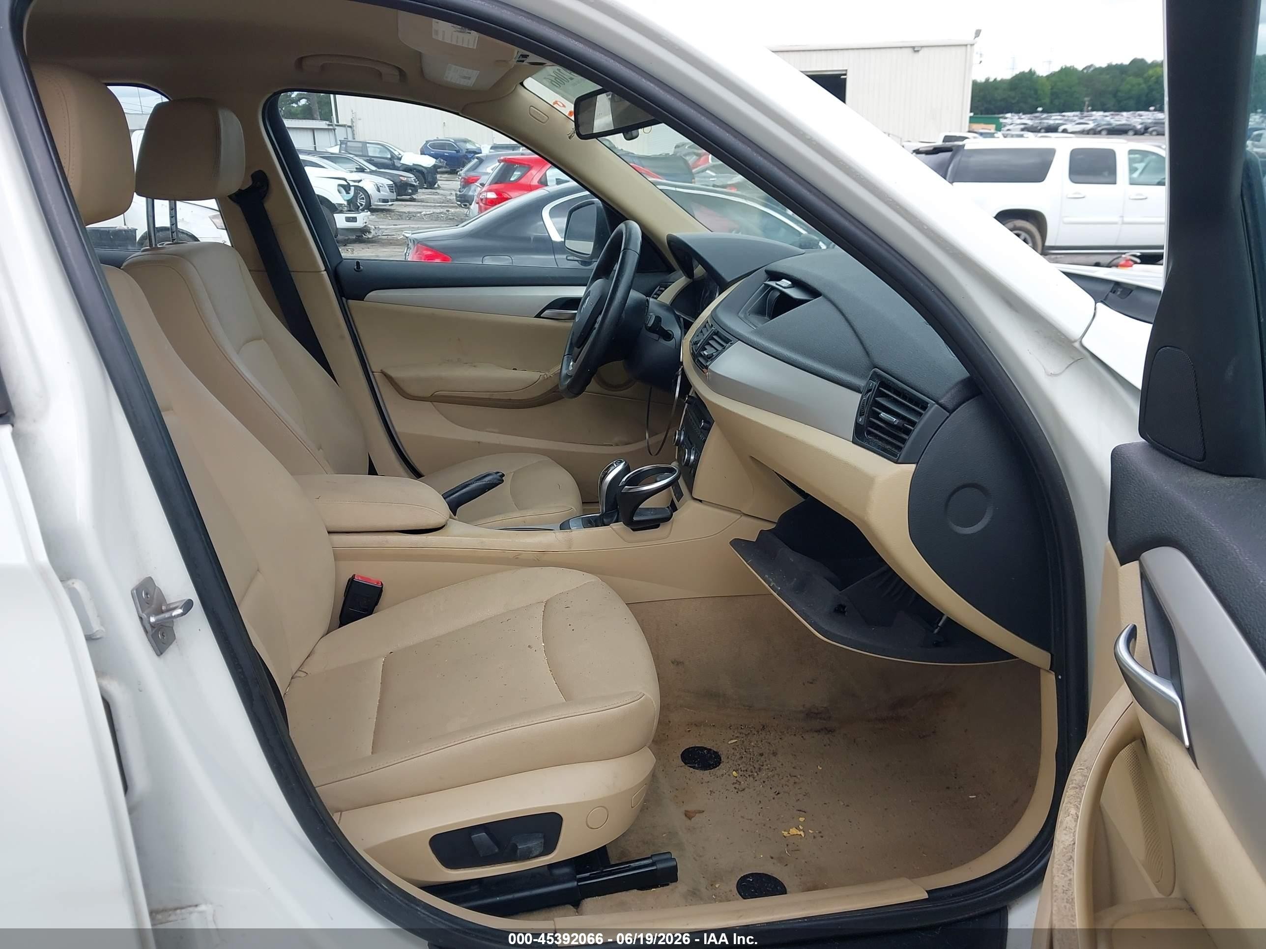 2014 Bmw X1 Sdrive28i White vin: WBAVM1C59EVW50279