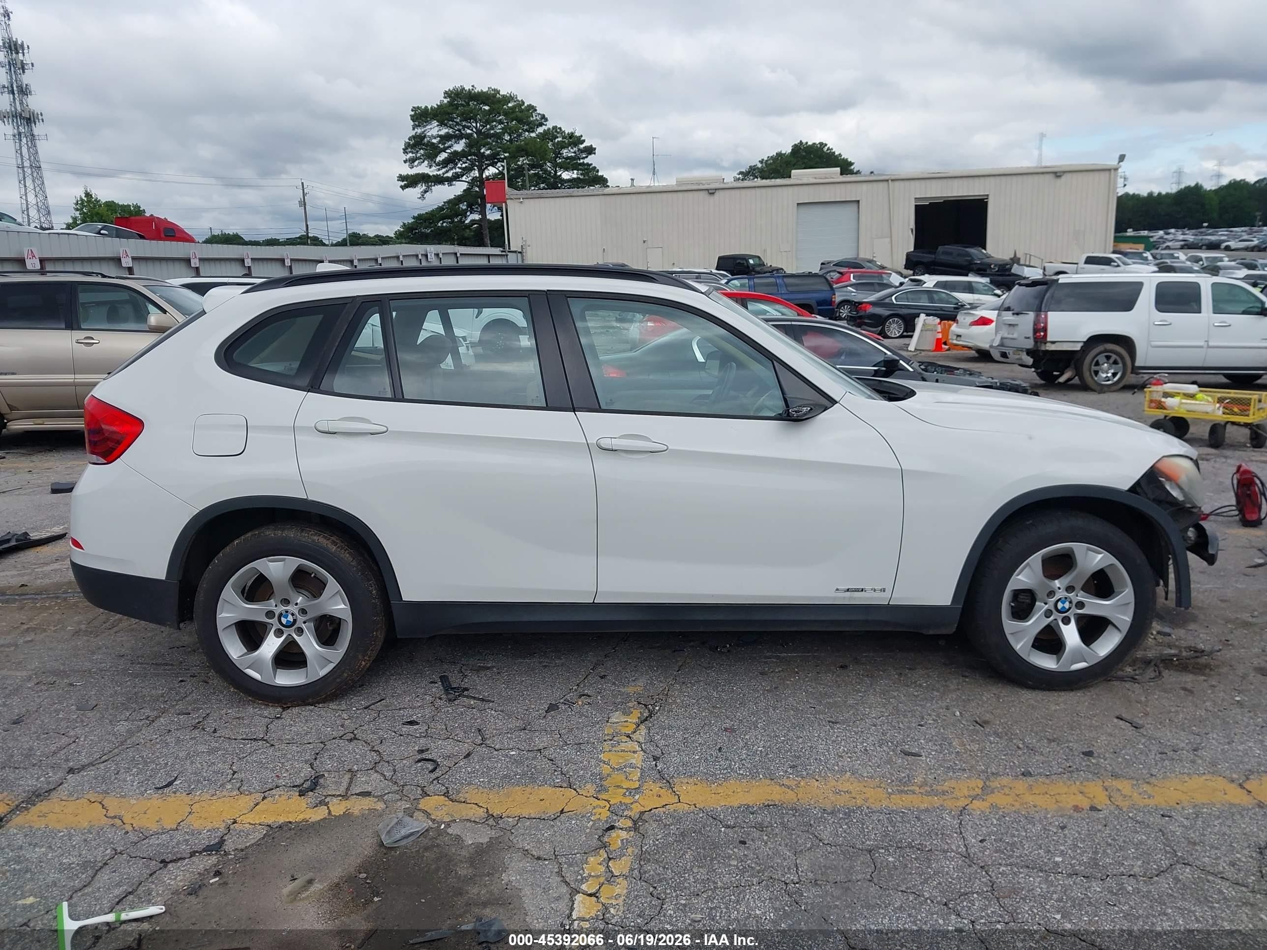 2014 Bmw X1 Sdrive28i White vin: WBAVM1C59EVW50279