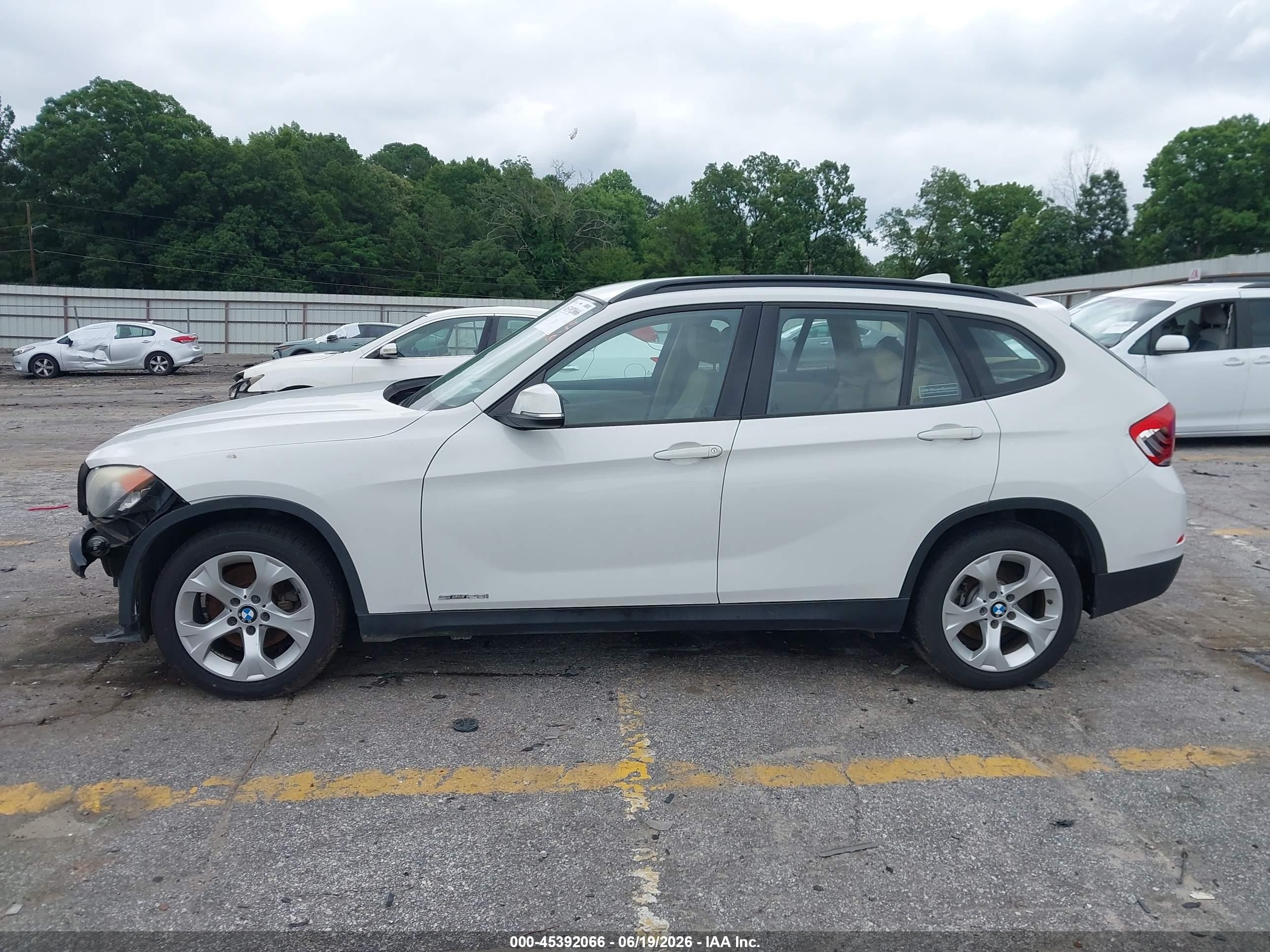 2014 Bmw X1 Sdrive28i White vin: WBAVM1C59EVW50279