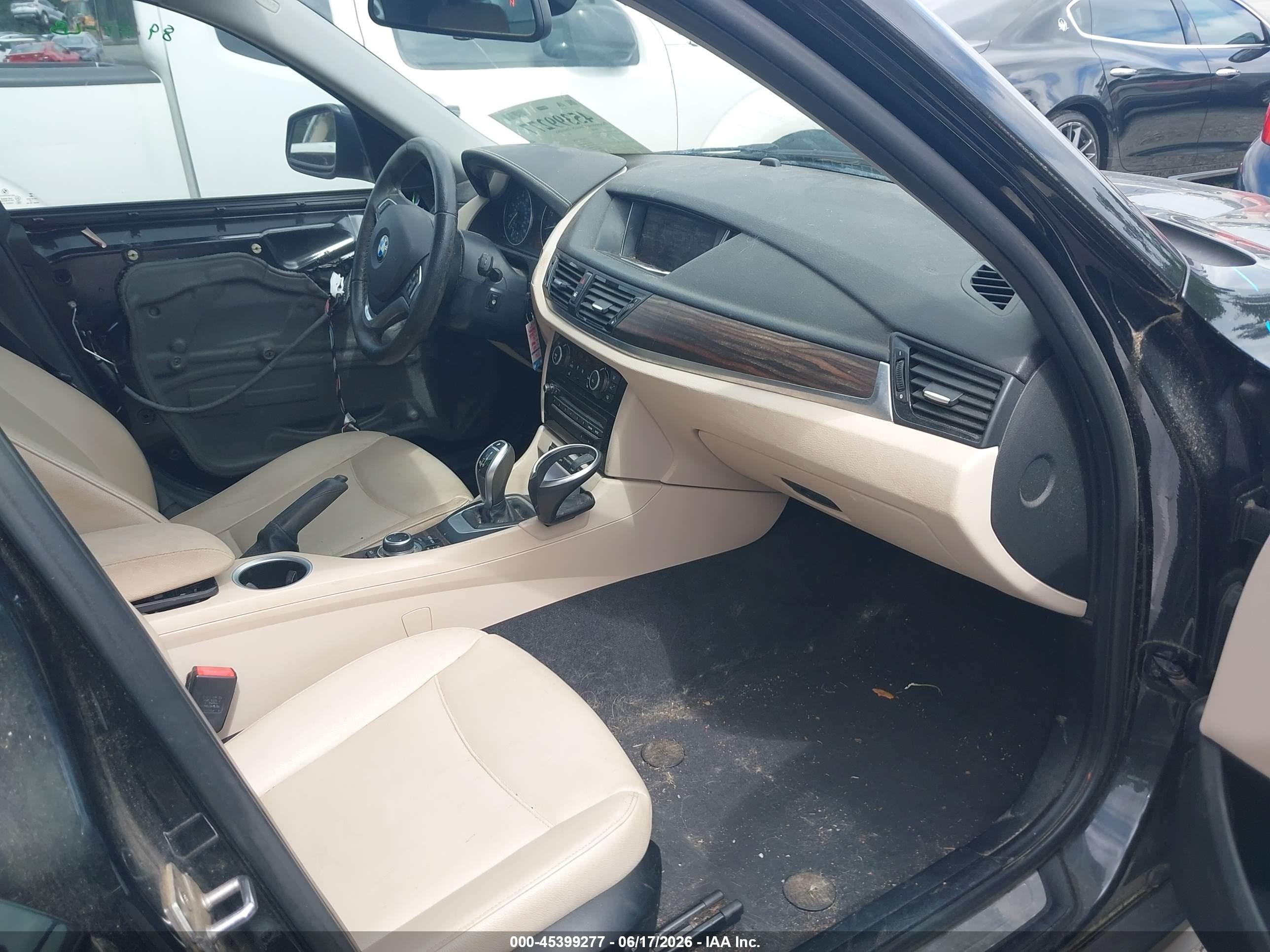 2015 Bmw X1 Sdrive28i Black vin: WBAVM1C59FV317209