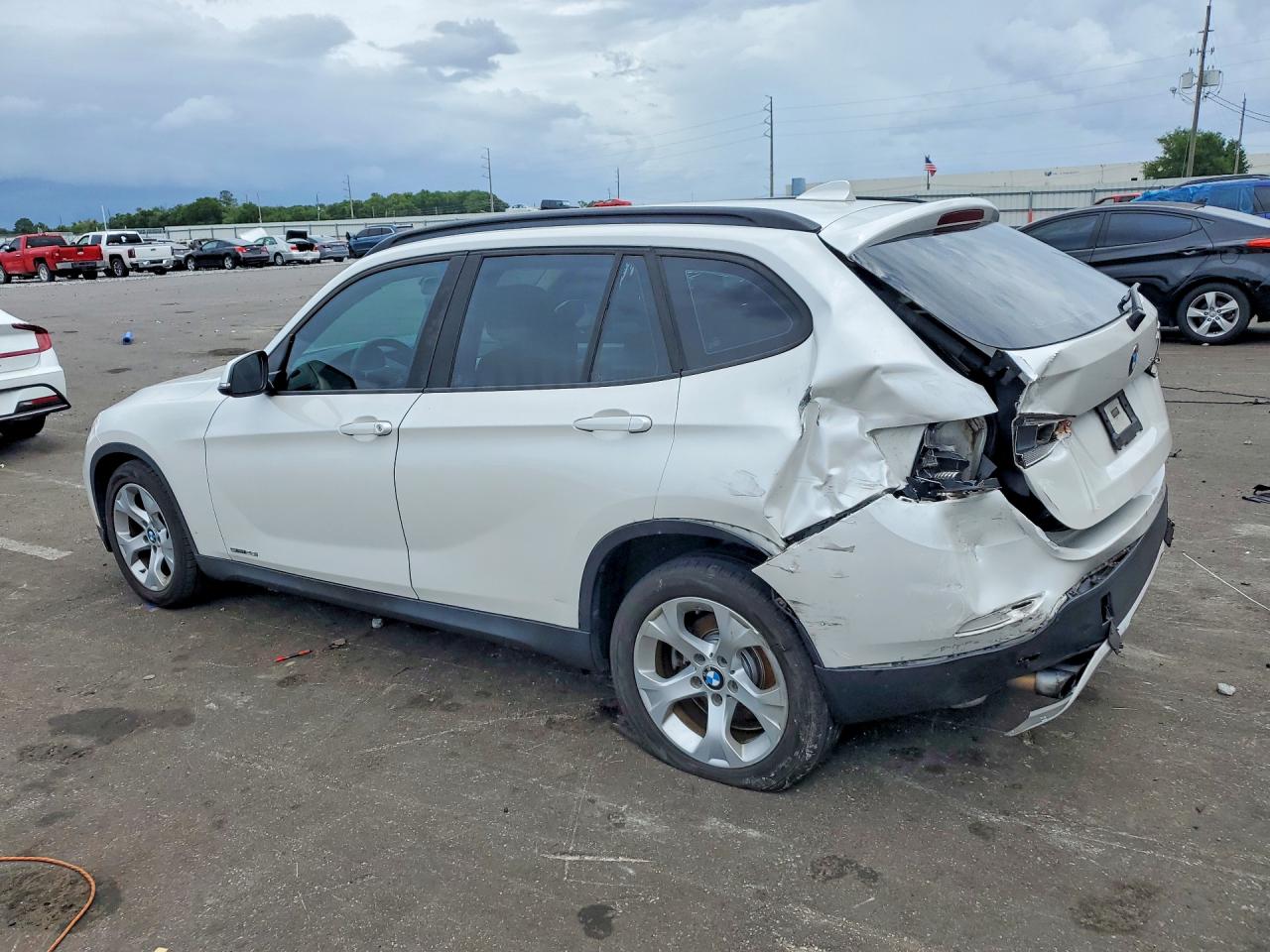 2015 Bmw X1 Sdrive28i White vin: WBAVM1C59FVZ94521