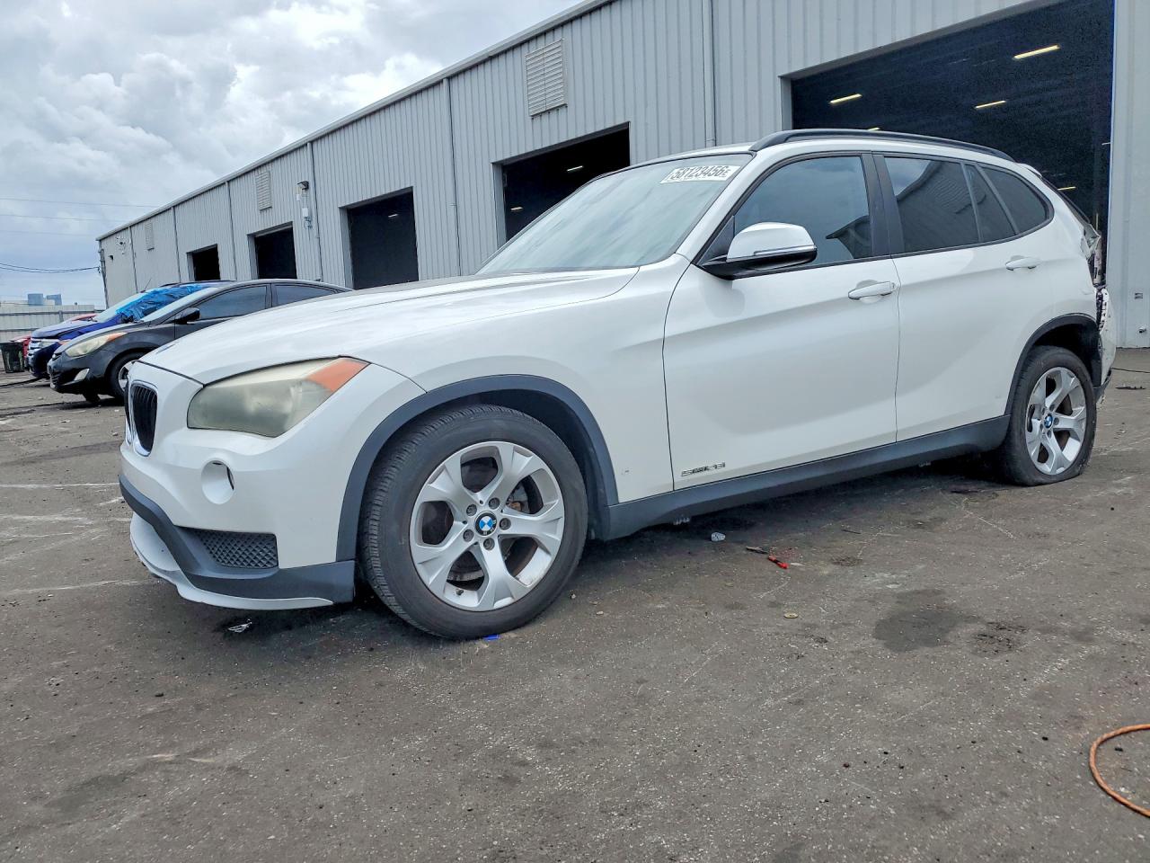 2015 Bmw X1 Sdrive28i White vin: WBAVM1C59FVZ94521