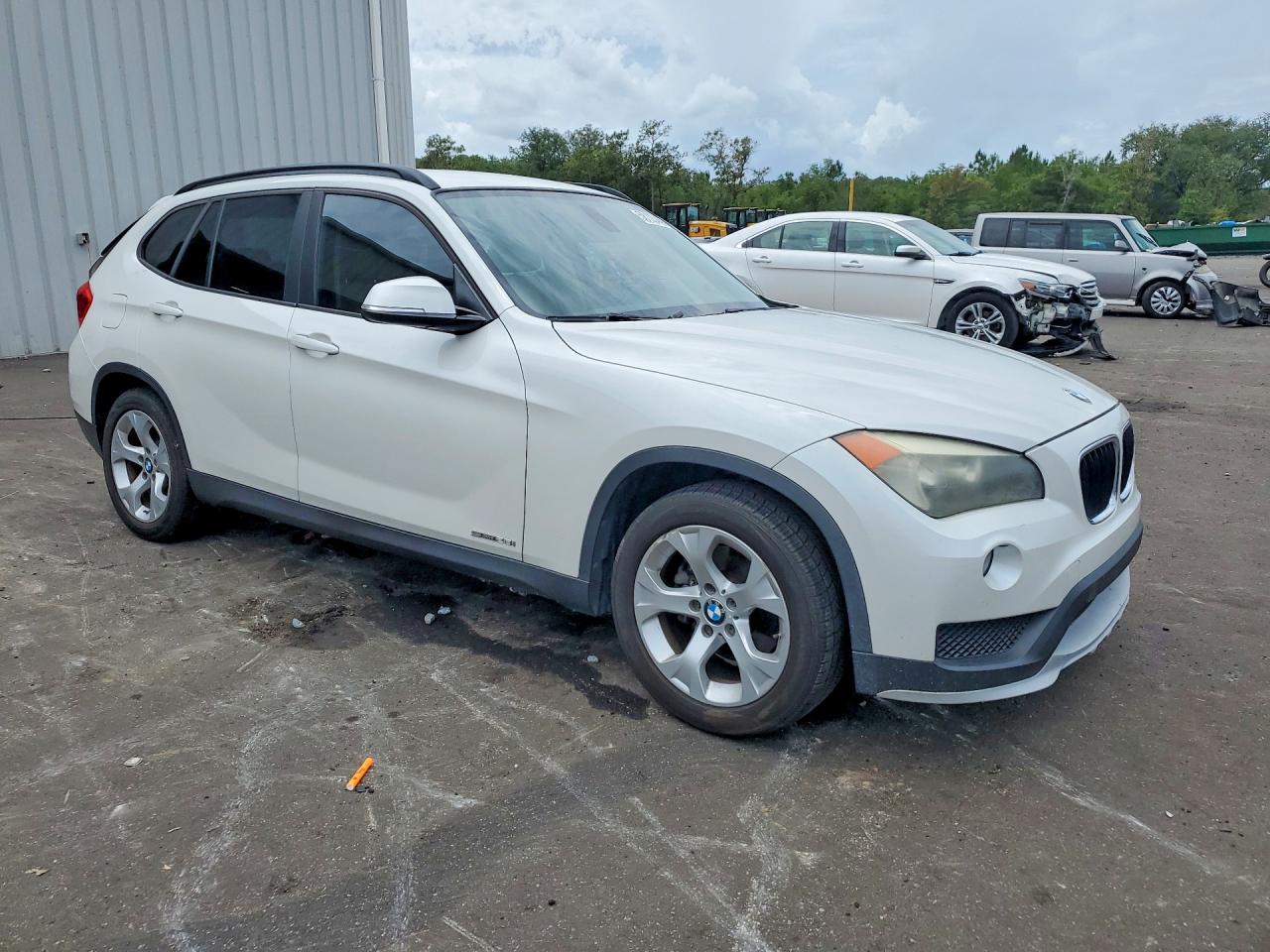 2015 Bmw X1 Sdrive28i White vin: WBAVM1C59FVZ94521