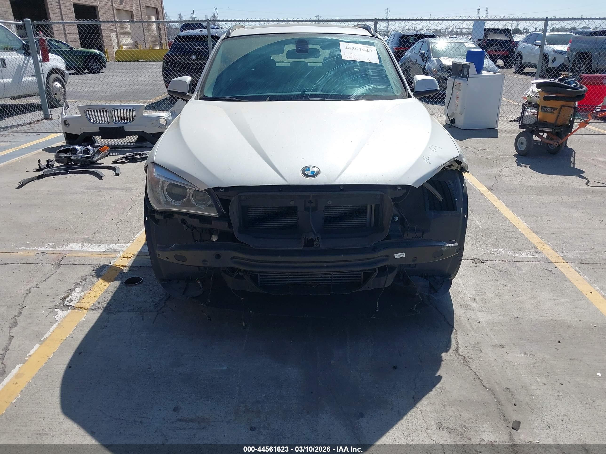 2015 Bmw X1 Sdrive28i White vin: WBAVM1C5XFVZ94382