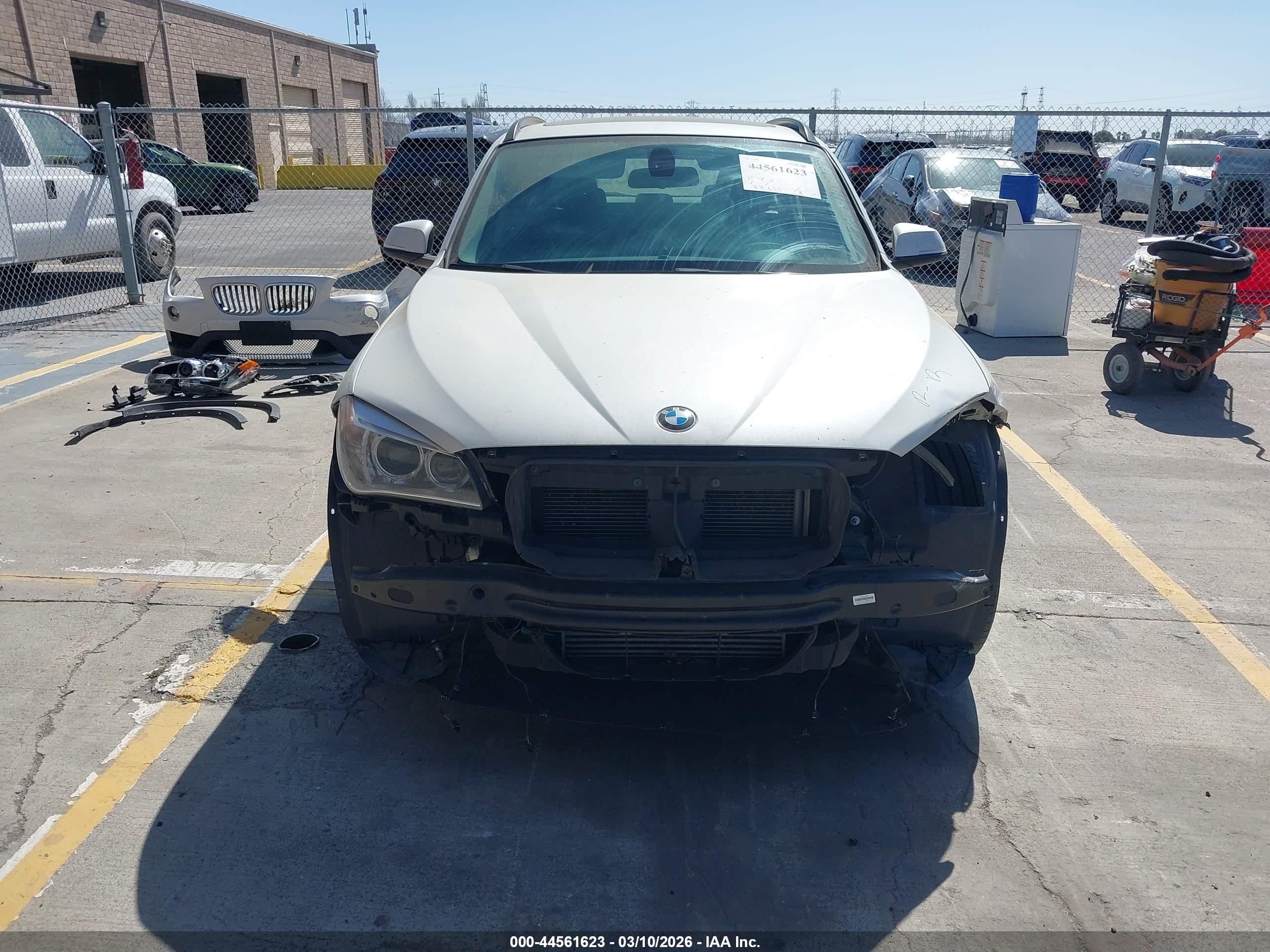 2015 Bmw X1 Sdrive28i White vin: WBAVM1C5XFVZ94382