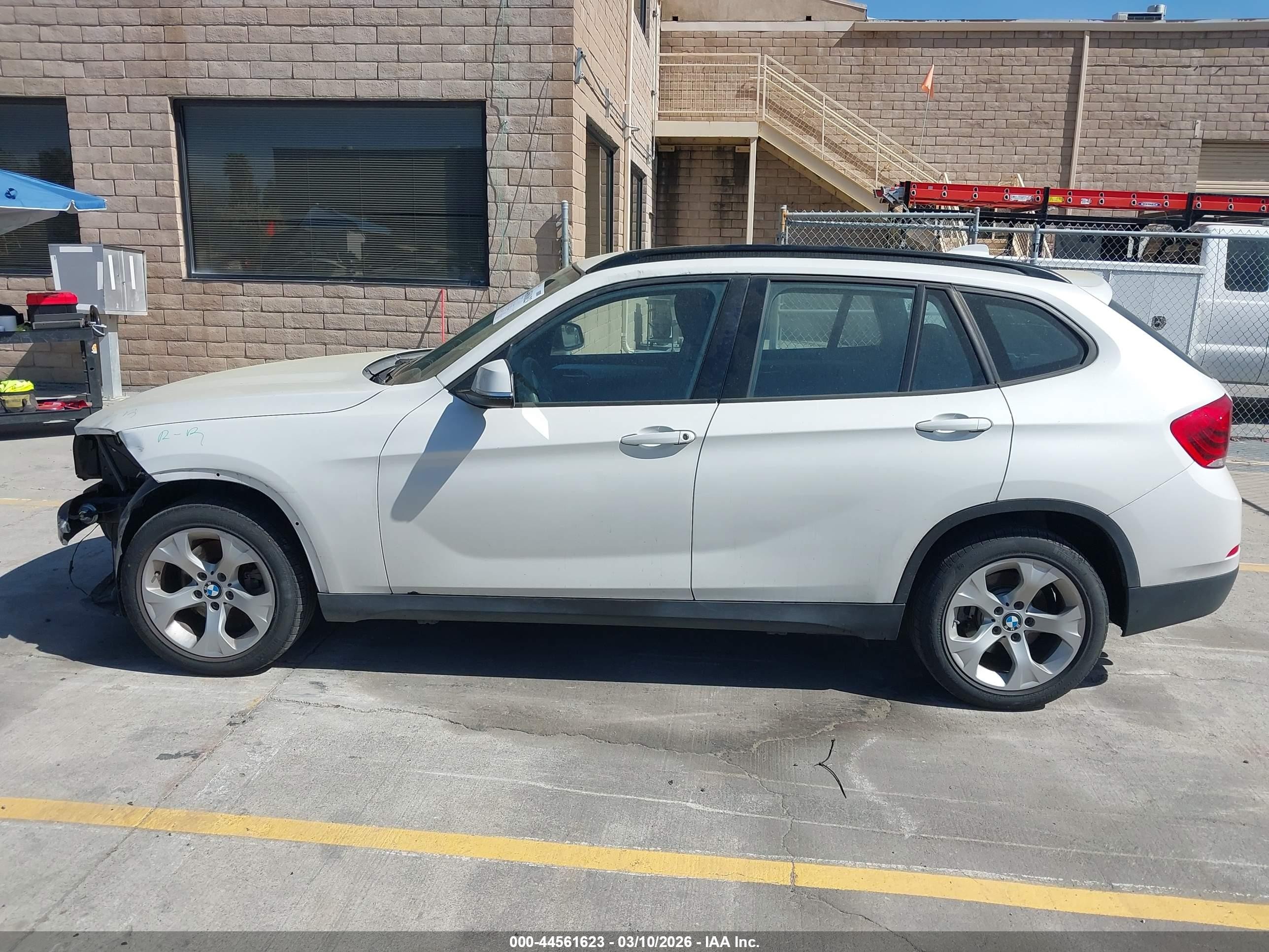2015 Bmw X1 Sdrive28i White vin: WBAVM1C5XFVZ94382