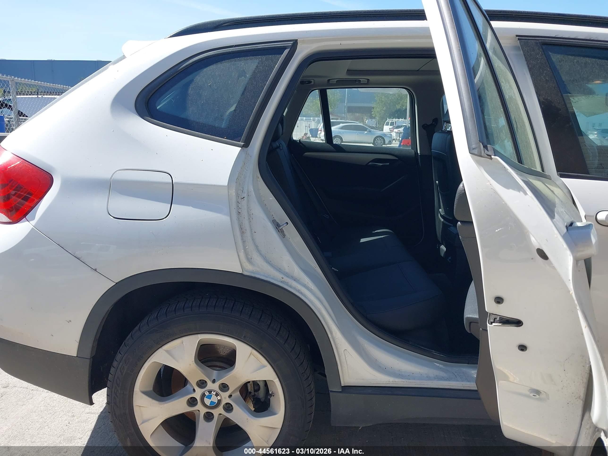 2015 Bmw X1 Sdrive28i White vin: WBAVM1C5XFVZ94382