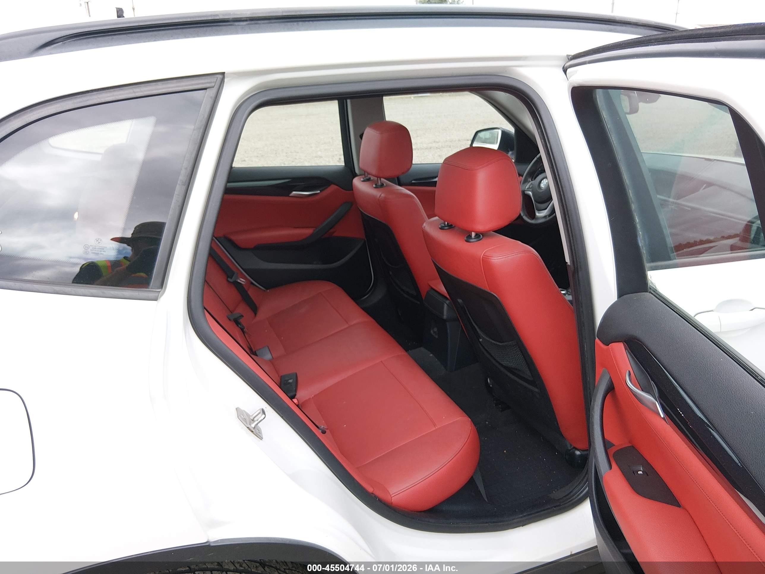 2013 Bmw X1 Xdrive35i Белый vin: WBAVM5C58DVV90808