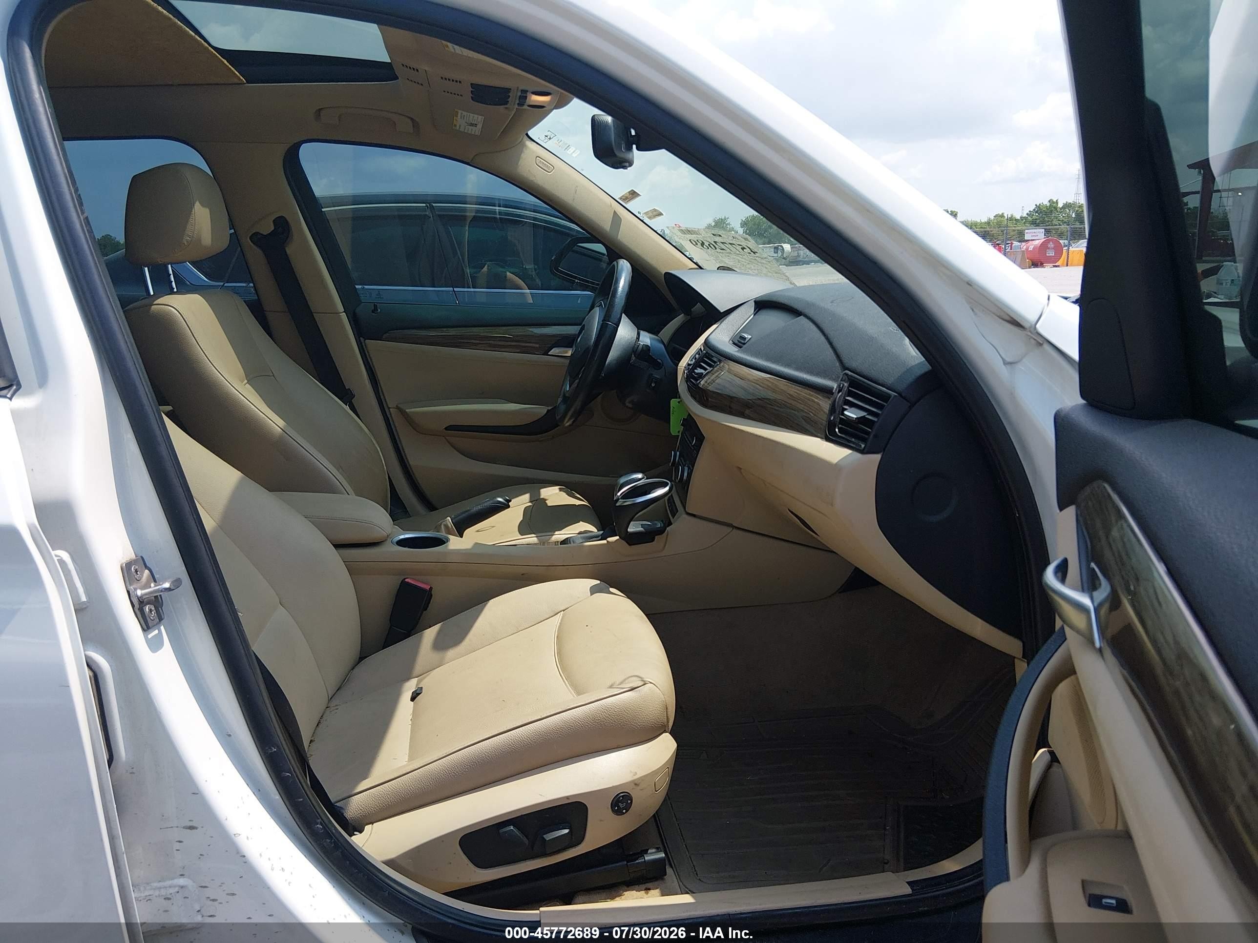 2014 Bmw X1 Xdrive35i White vin: WBAVM5C5XEVV93162