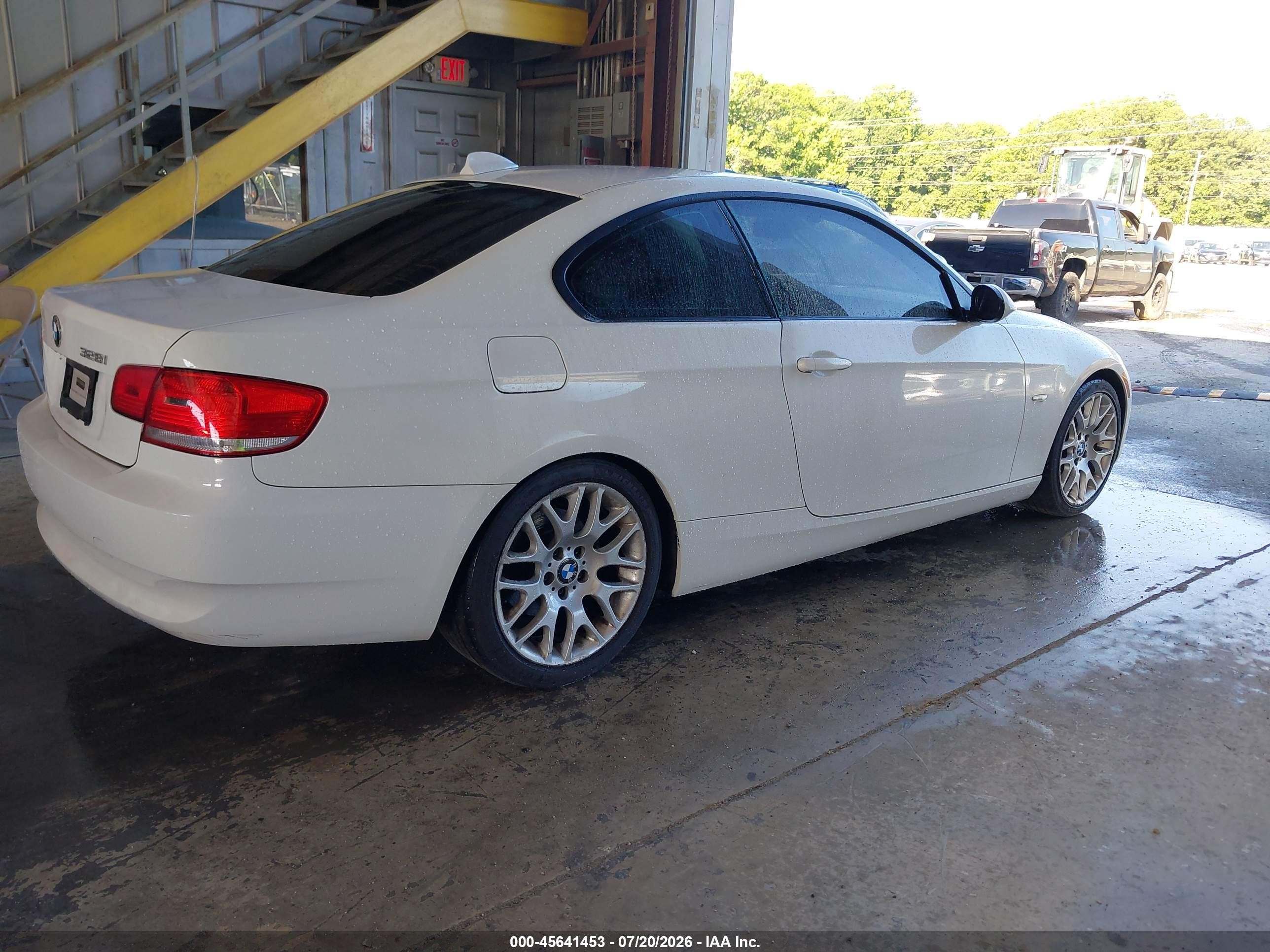 2009 Bmw 328i   White vin: WBAWB33539P138565