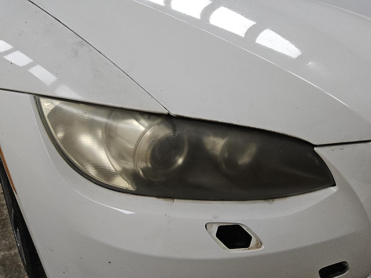 2009 Bmw 335 I White vin: WBAWL73519P473750 Damage: Right Head Lamp, Faded, Acceptable