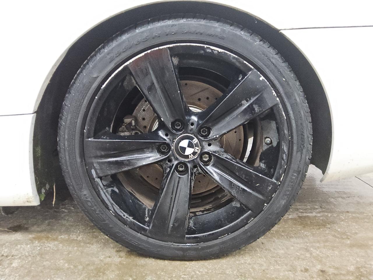 2009 Bmw 335 I White vin: WBAWL73519P473750 Damage: Left Rear Wheel, Curb Rash, > 12 Inches