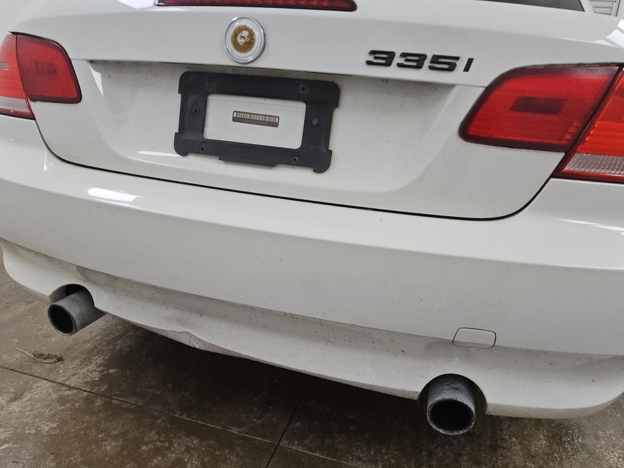 2009 Bmw 335 I White vin: WBAWL73519P473750 Damage: Rear Bumper/Cover, Dent(S) W/ Paint Dmg, 4 To 5 Inches