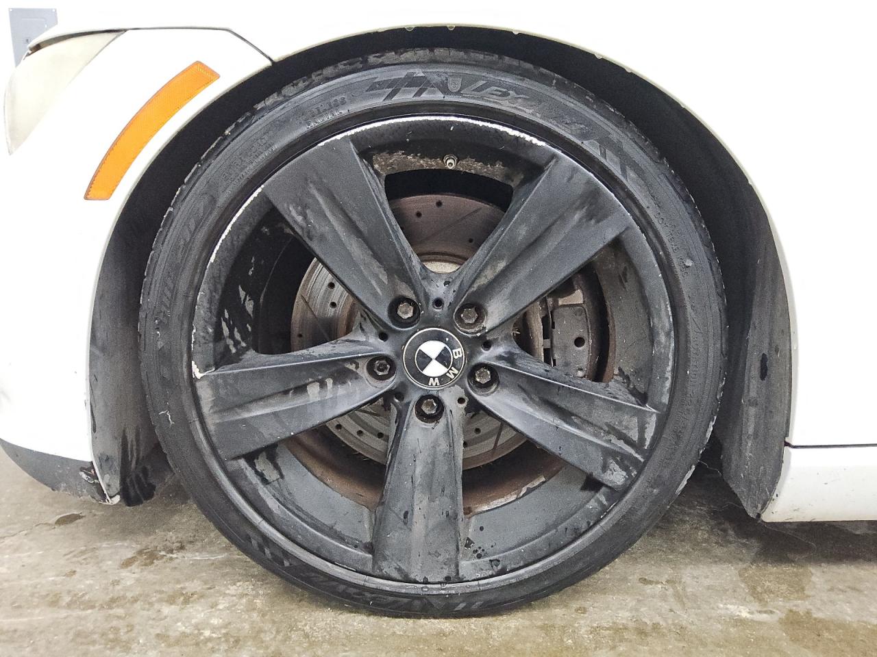 2009 Bmw 335 I White vin: WBAWL73519P473750 Damage: Left Front Wheel, Curb Rash, > 12 Inches