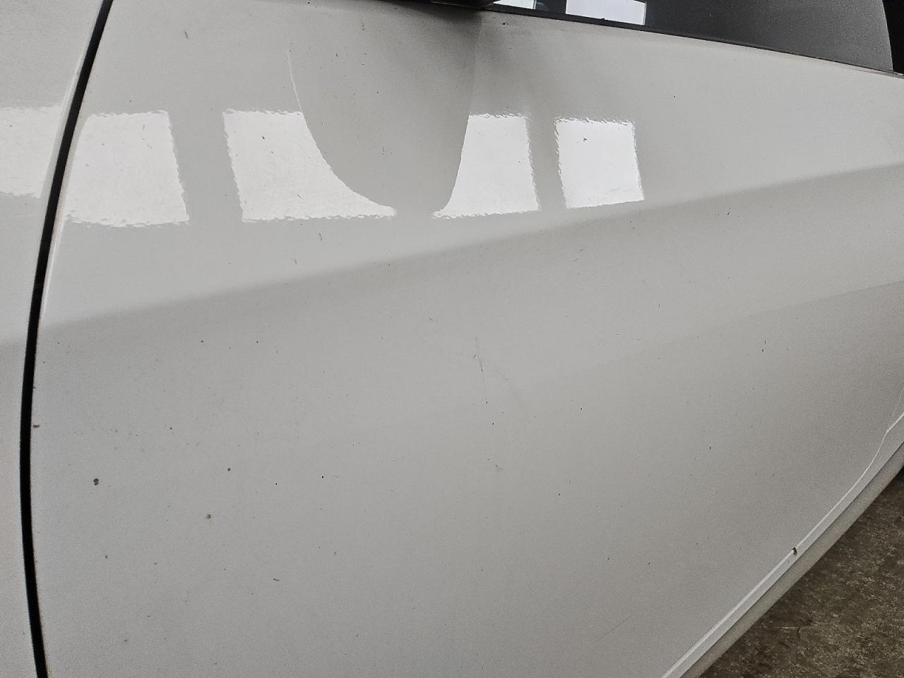 2009 Bmw 335 I White vin: WBAWL73519P473750 Damage: Left Front Door, Chipped, 10 Or More
