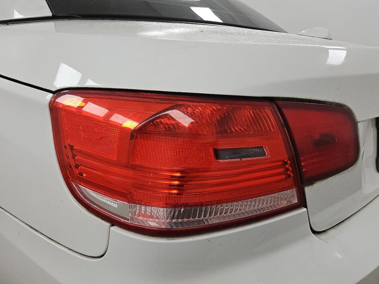 2009 Bmw 335 I White vin: WBAWL73519P473750 Damage: Left Tail Light, Broken, Replacement Required
