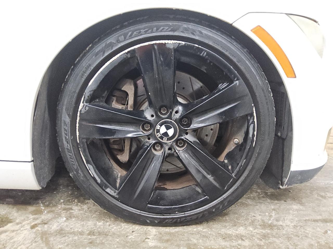 2009 Bmw 335 I White vin: WBAWL73519P473750 Damage: Right Front Wheel, Curb Rash, > 12 Inches