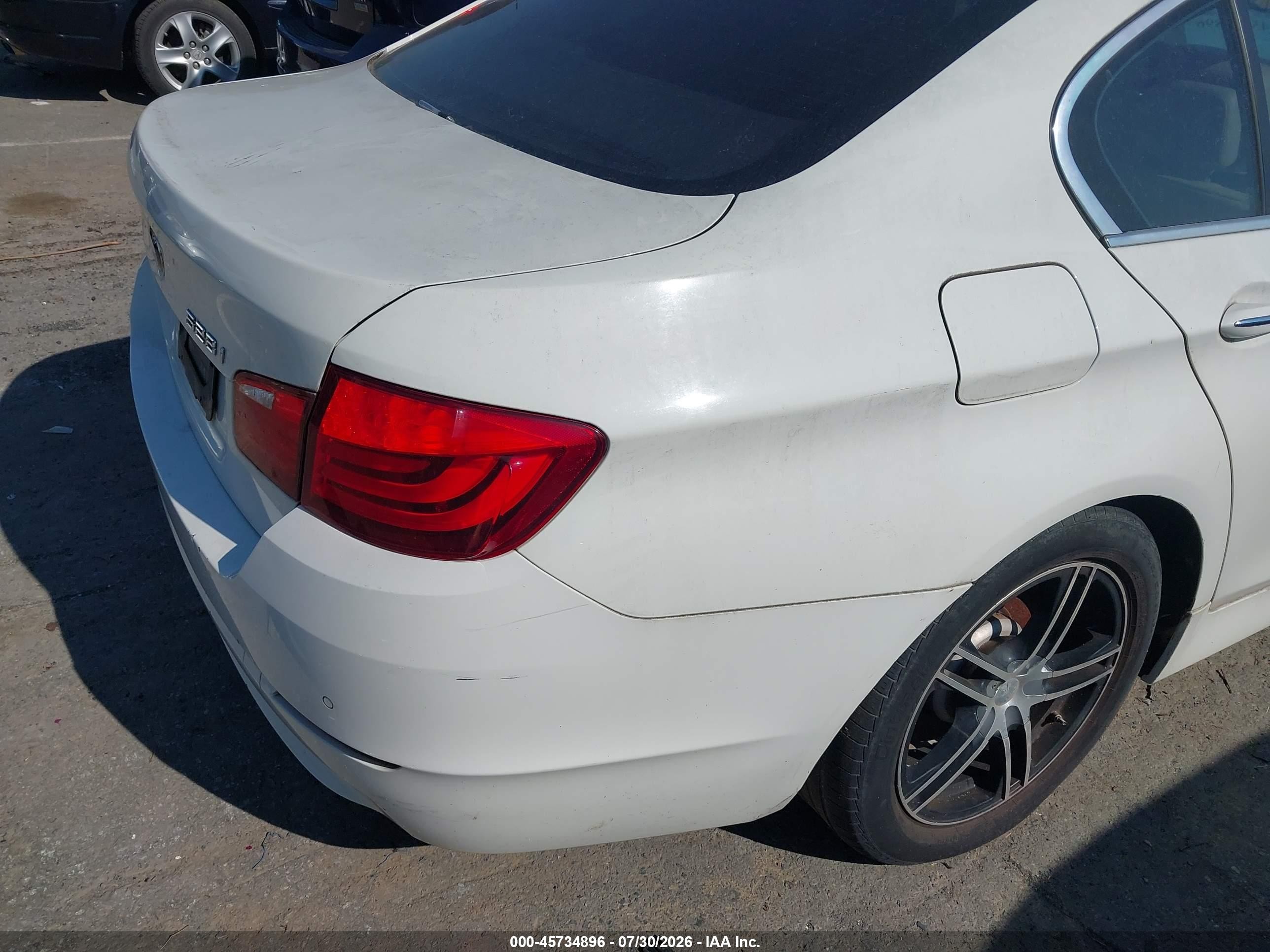 2012 Bmw 528i   White vin: WBAXG5C50CDX02523
