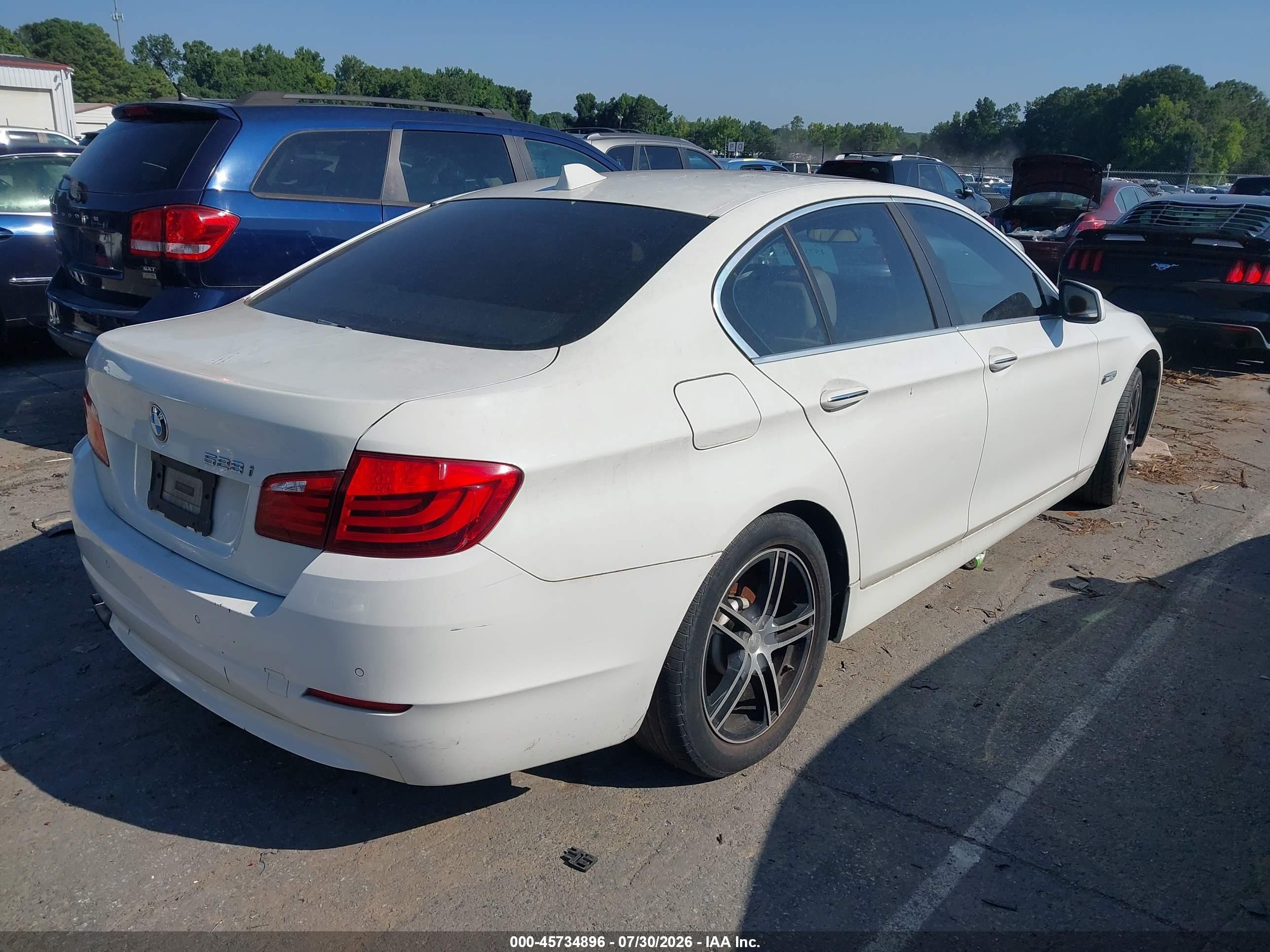 2012 Bmw 528i   White vin: WBAXG5C50CDX02523