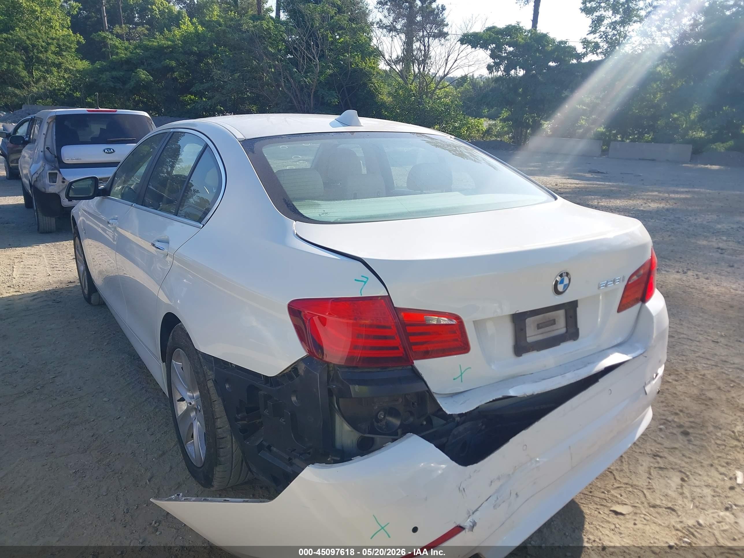 2012 Bmw 528i   White vin: WBAXG5C51CDX05382