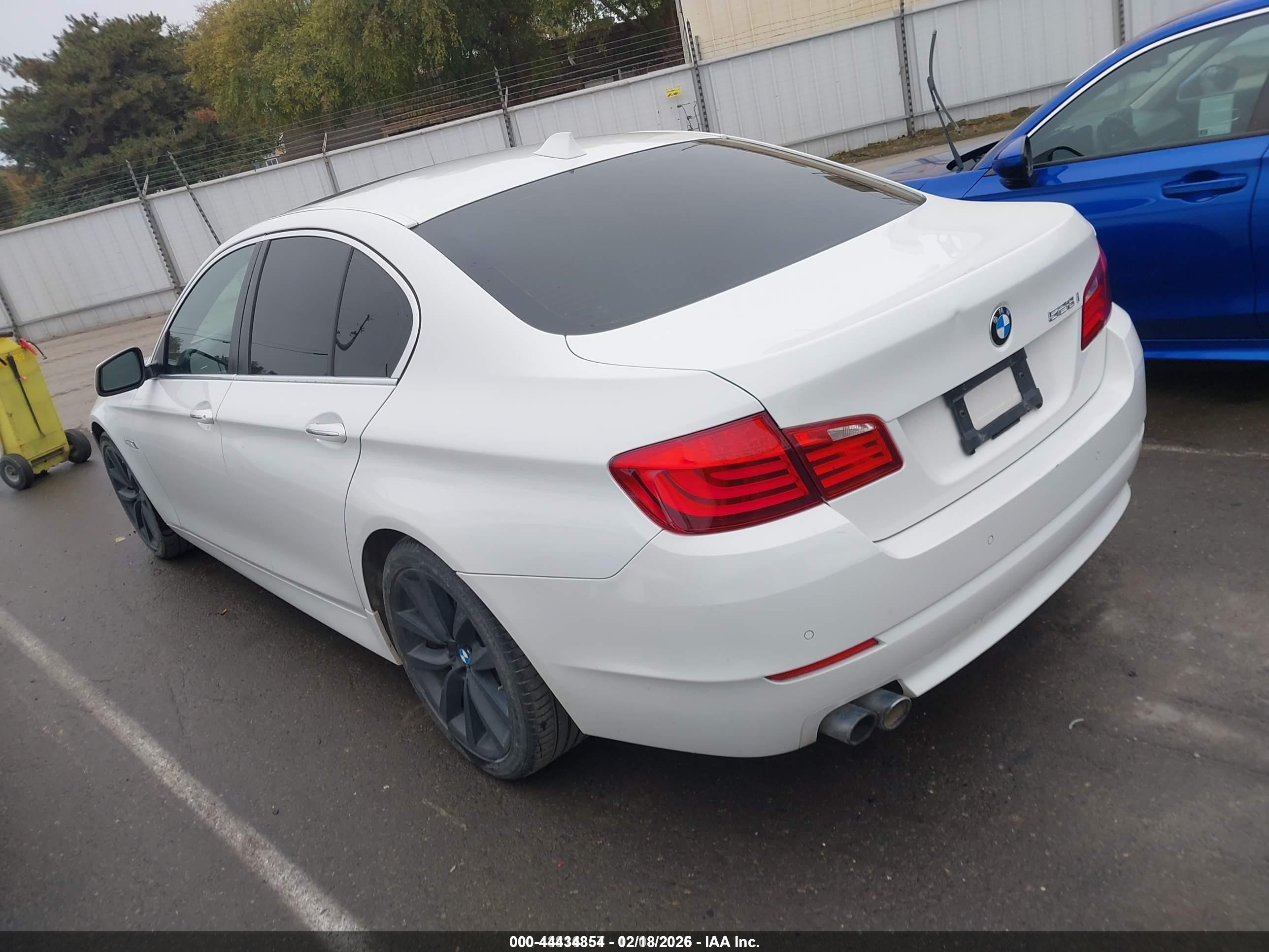 2013 Bmw 528i   White vin: WBAXG5C51DD234092