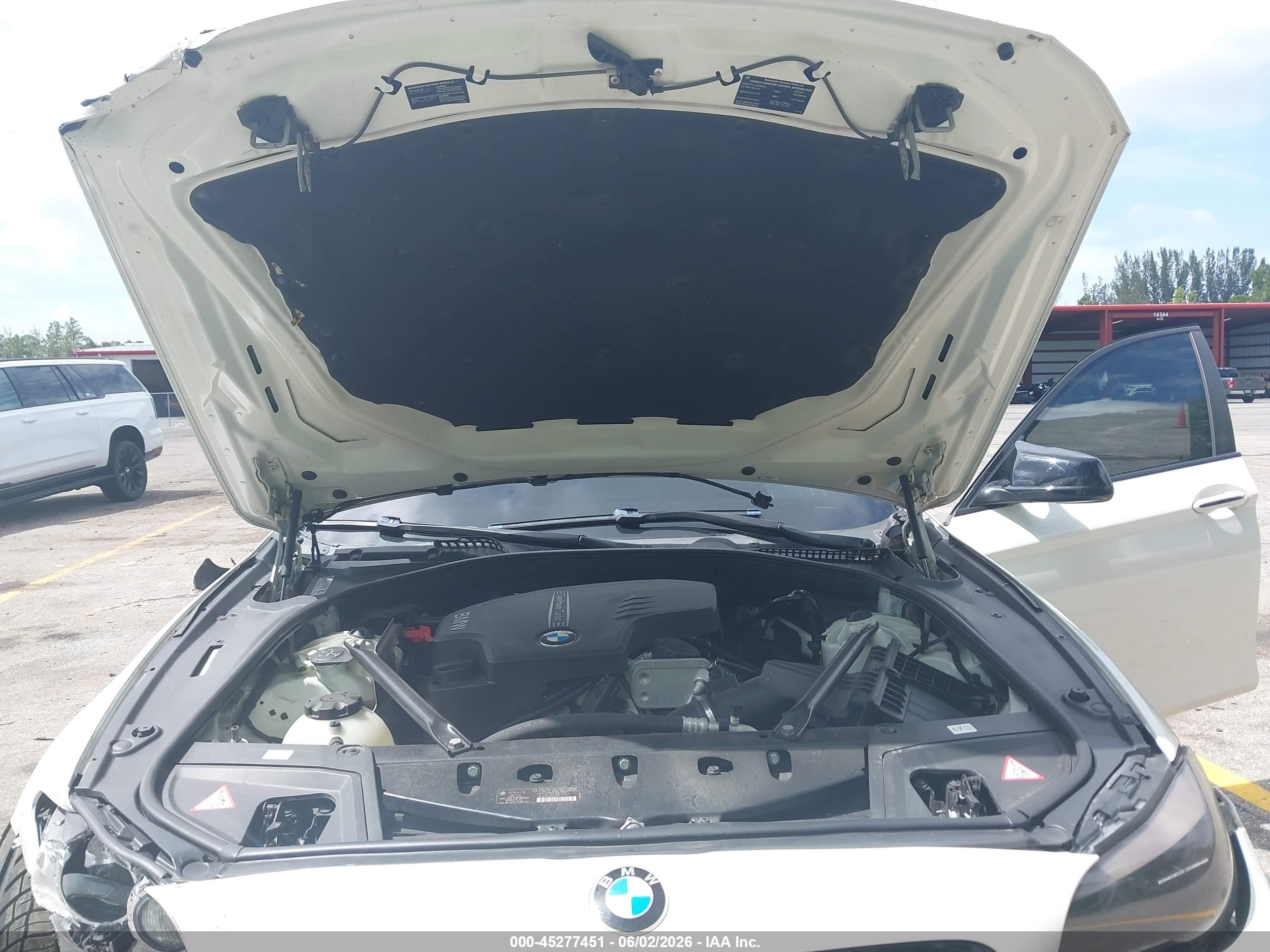 2013 Bmw 528i   White vin: WBAXG5C54DDY34461