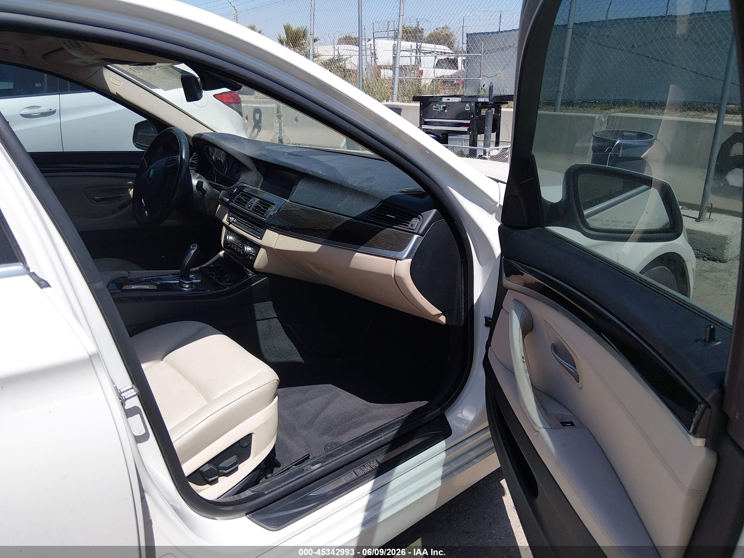 2012 Bmw 528i   White vin: WBAXG5C55CDX03831