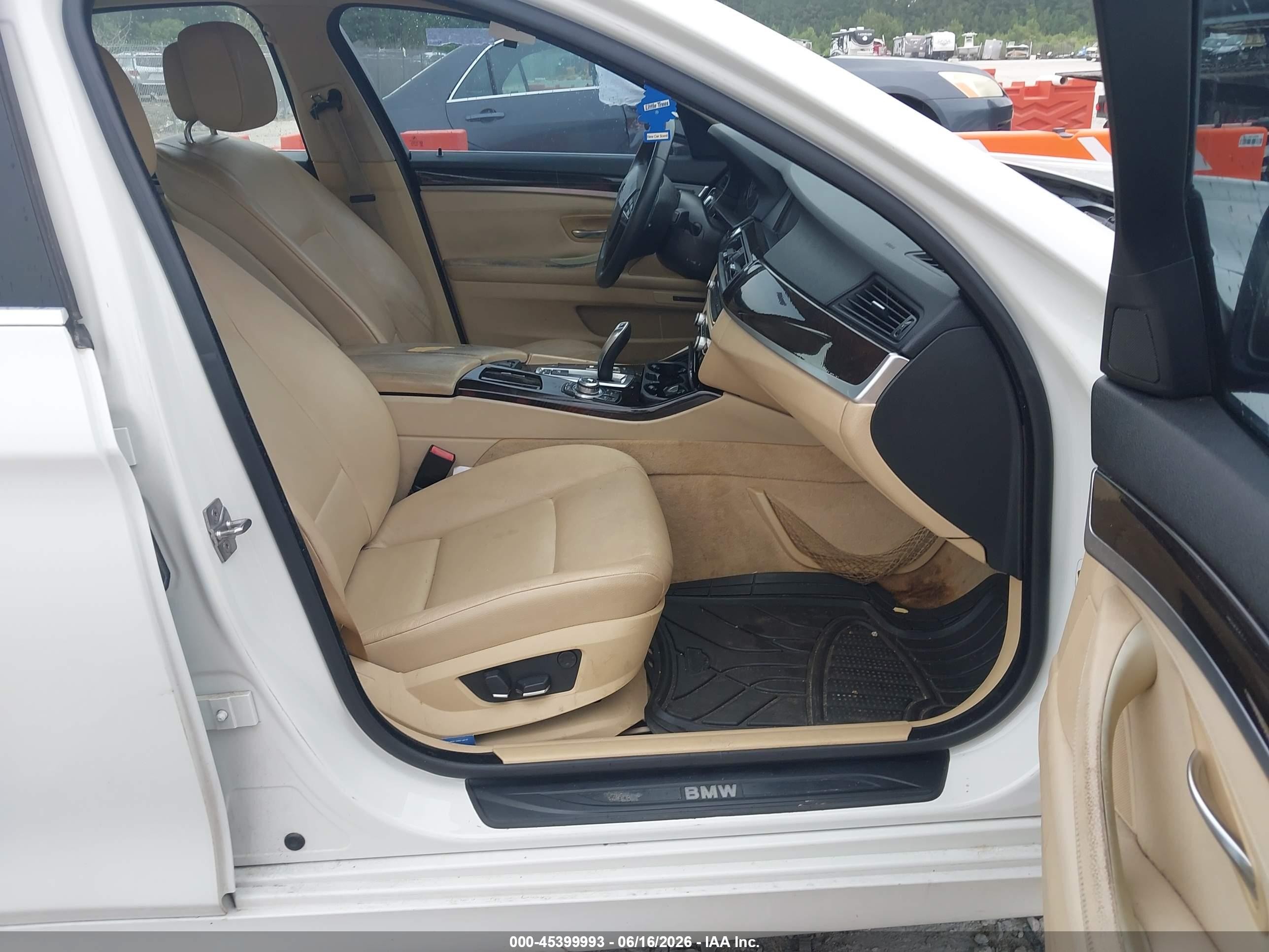 2012 Bmw 528i   White vin: WBAXG5C56CDX04230