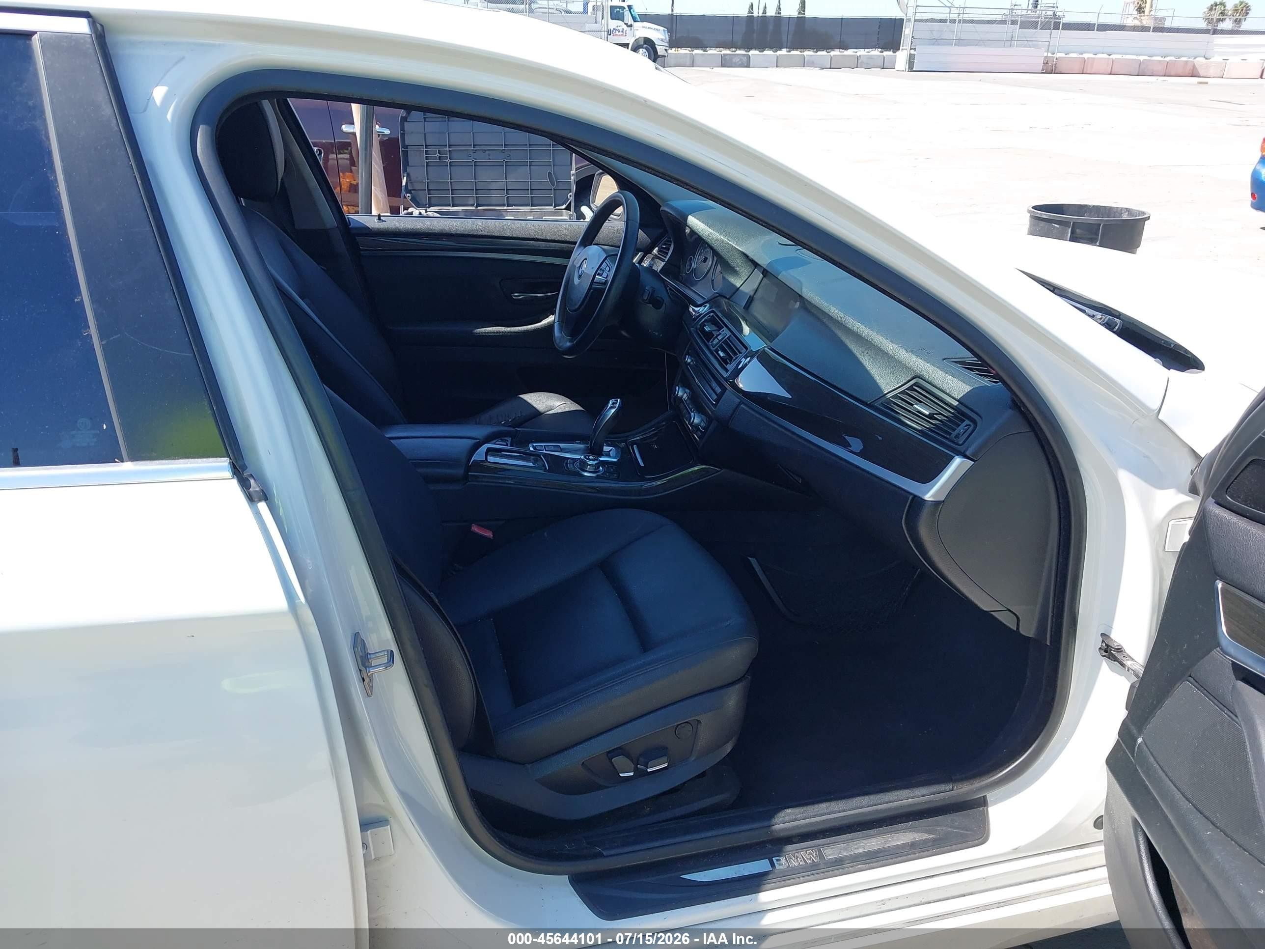 2012 Bmw 528i   White vin: WBAXG5C56CDX05104