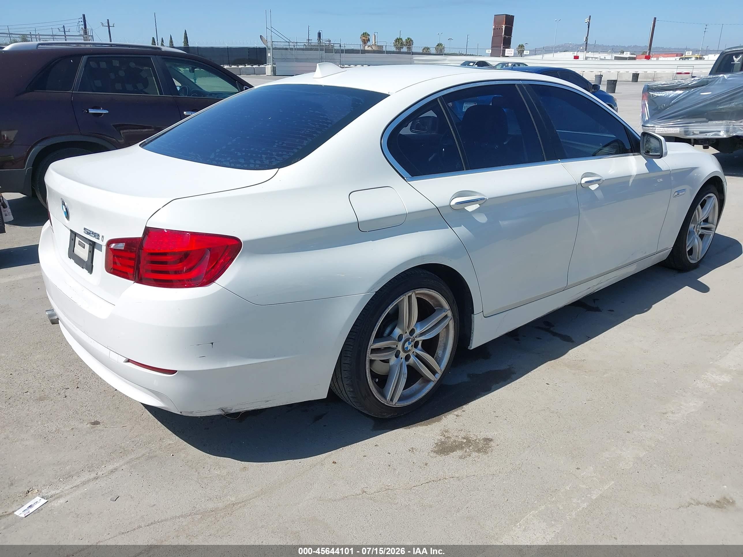 2012 Bmw 528i   White vin: WBAXG5C56CDX05104