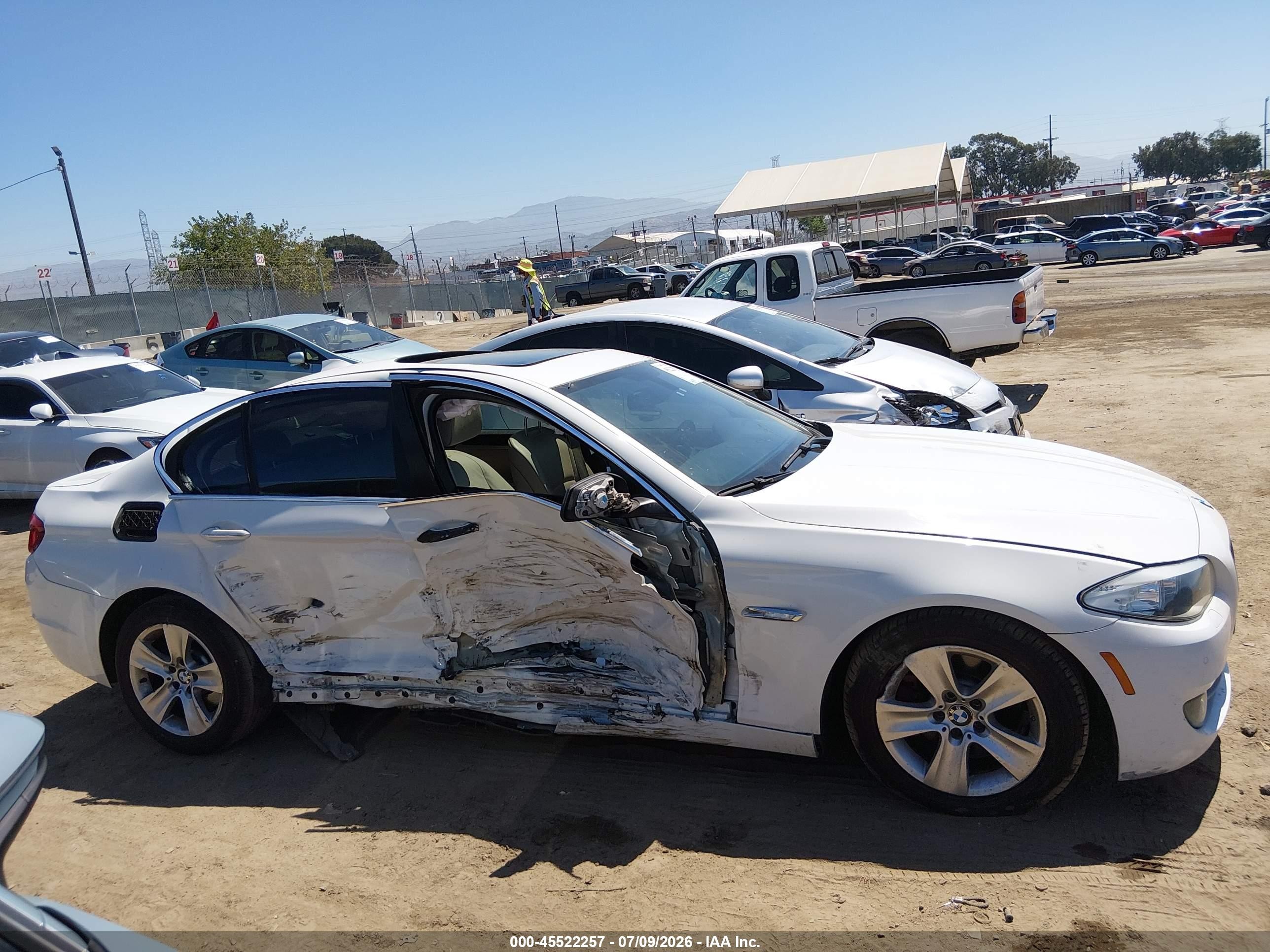 2013 Bmw 528i White vin: WBAXG5C56DD233083
