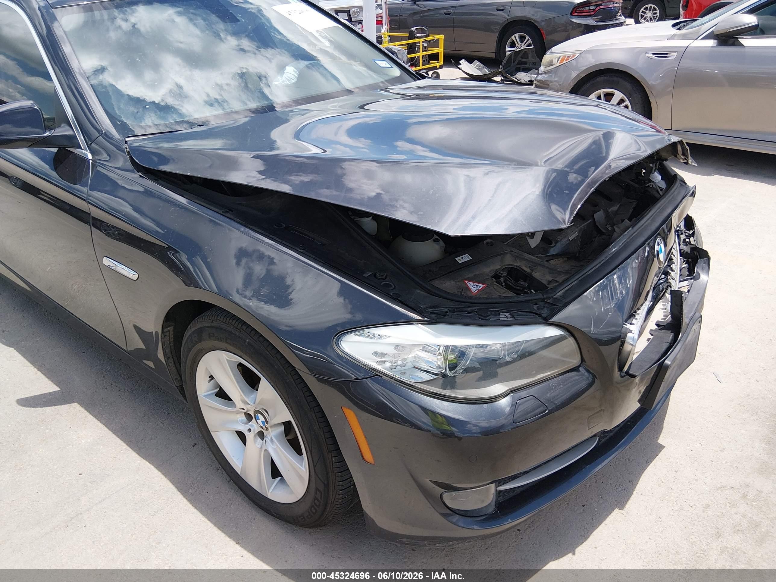 2013 Bmw 528i   Серый vin: WBAXG5C57DDY35314