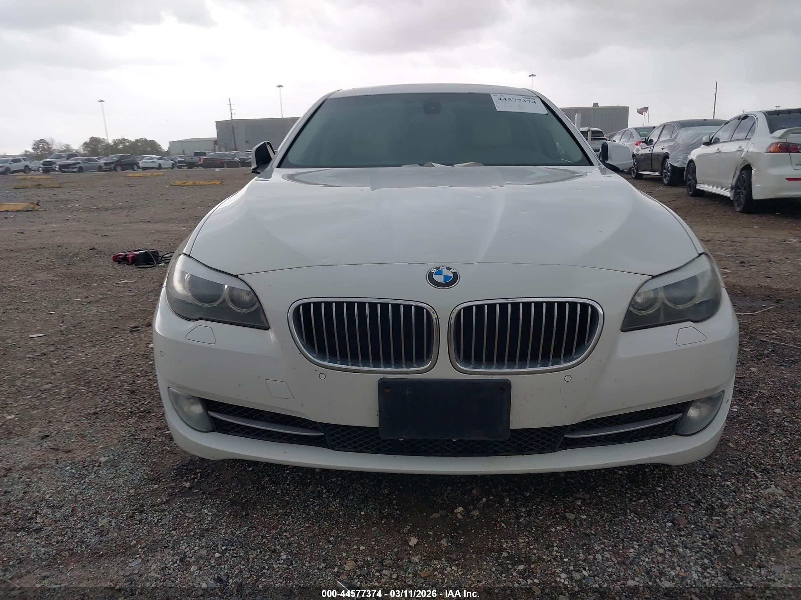 2012 Bmw 528i   Белый vin: WBAXG5C59CDY28055