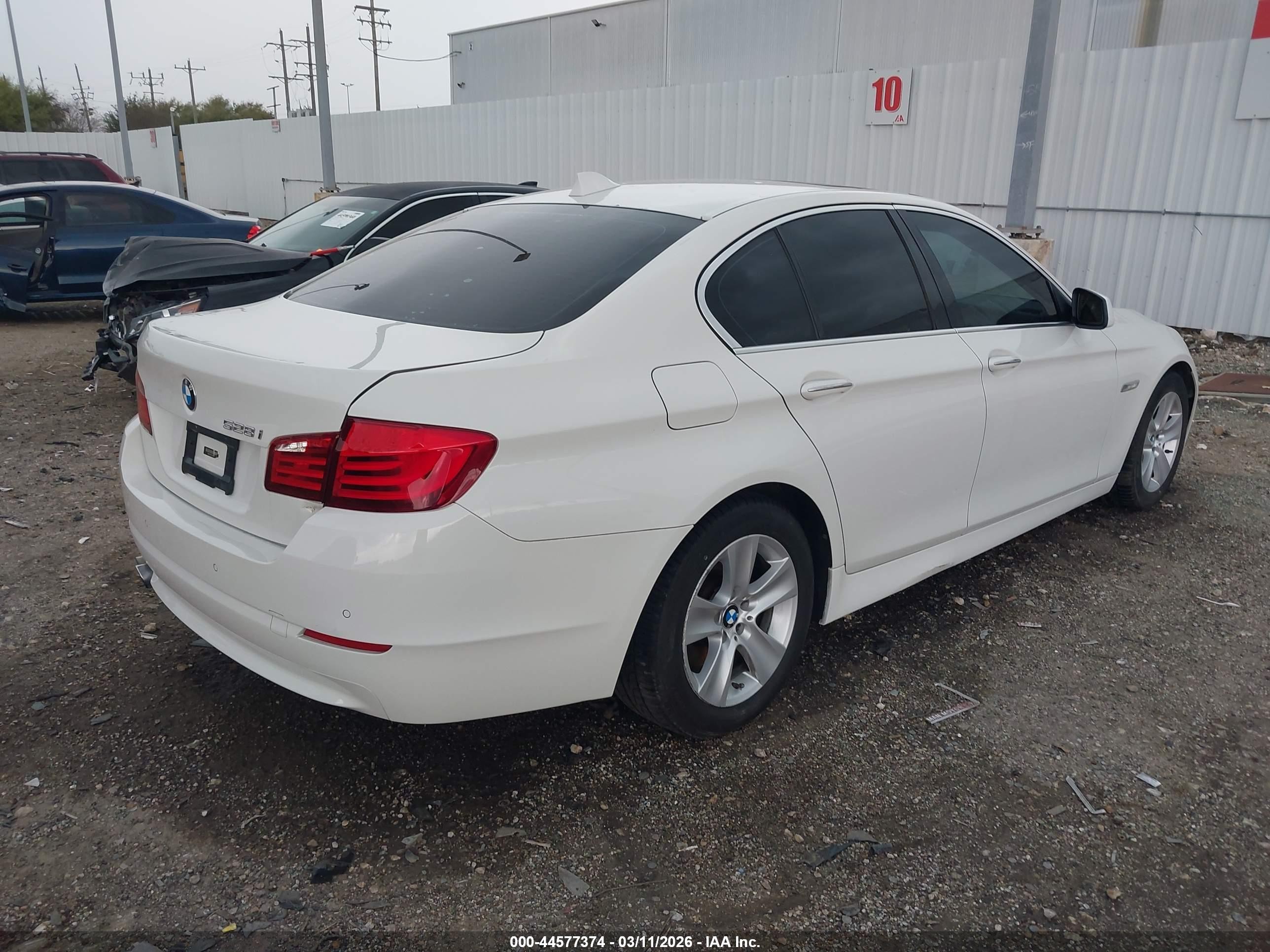 2012 Bmw 528i   Белый vin: WBAXG5C59CDY28055