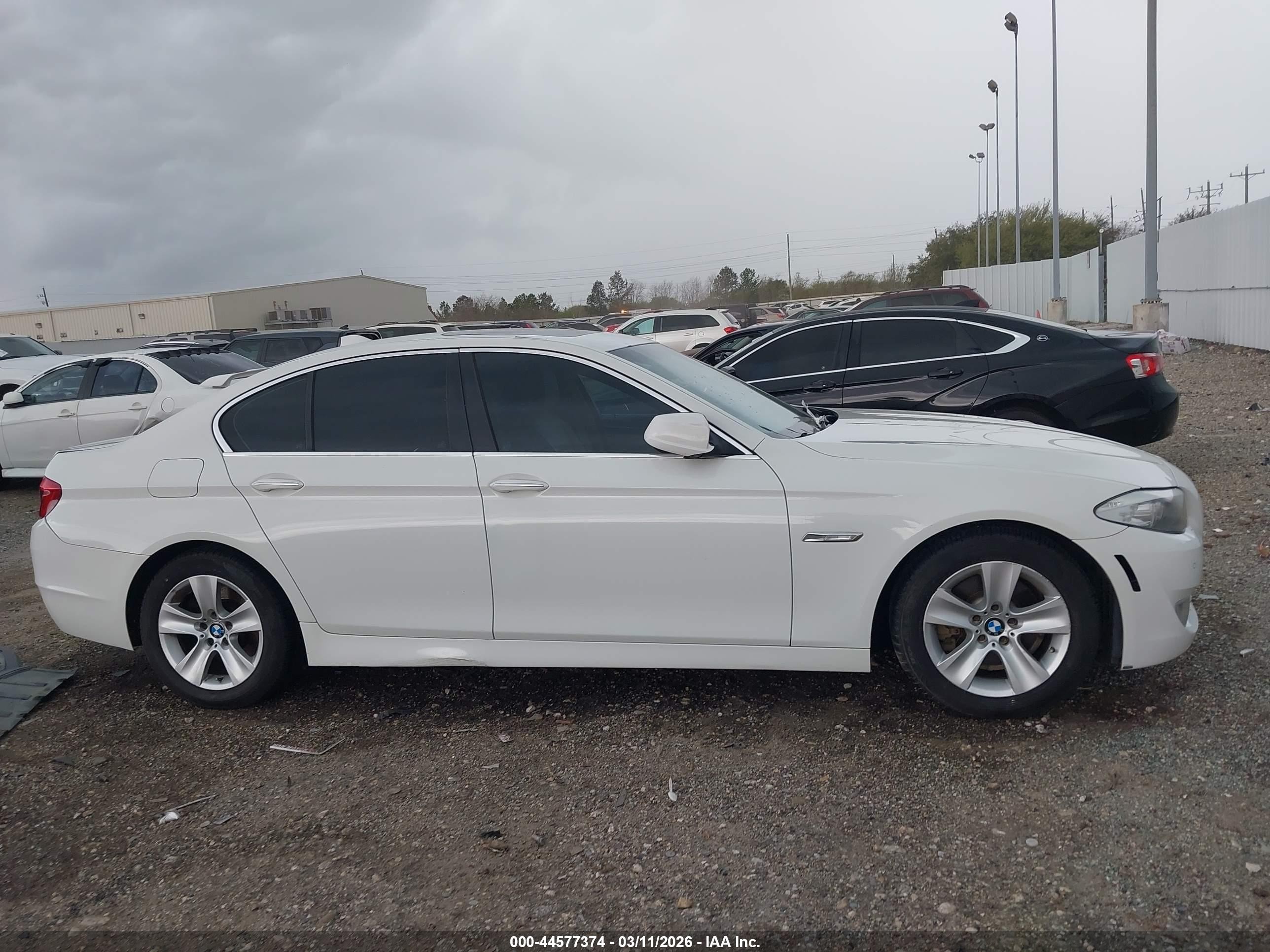 2012 Bmw 528i   Белый vin: WBAXG5C59CDY28055