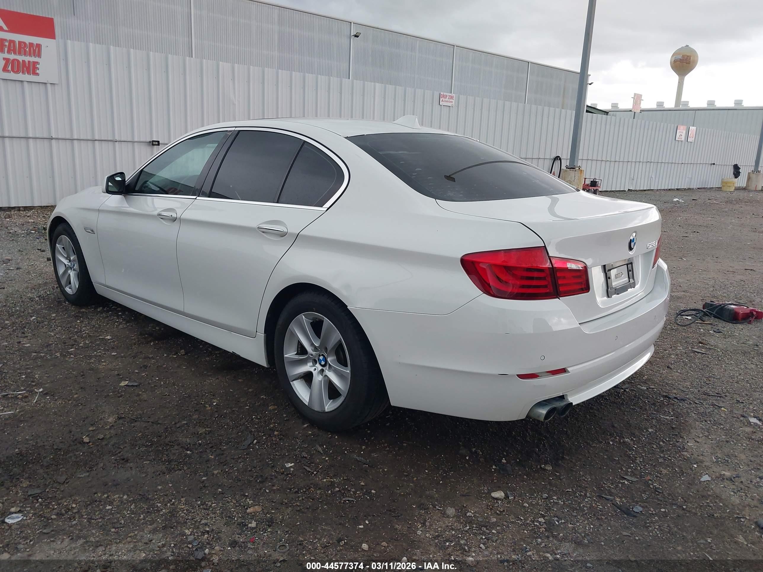 2012 Bmw 528i   Белый vin: WBAXG5C59CDY28055