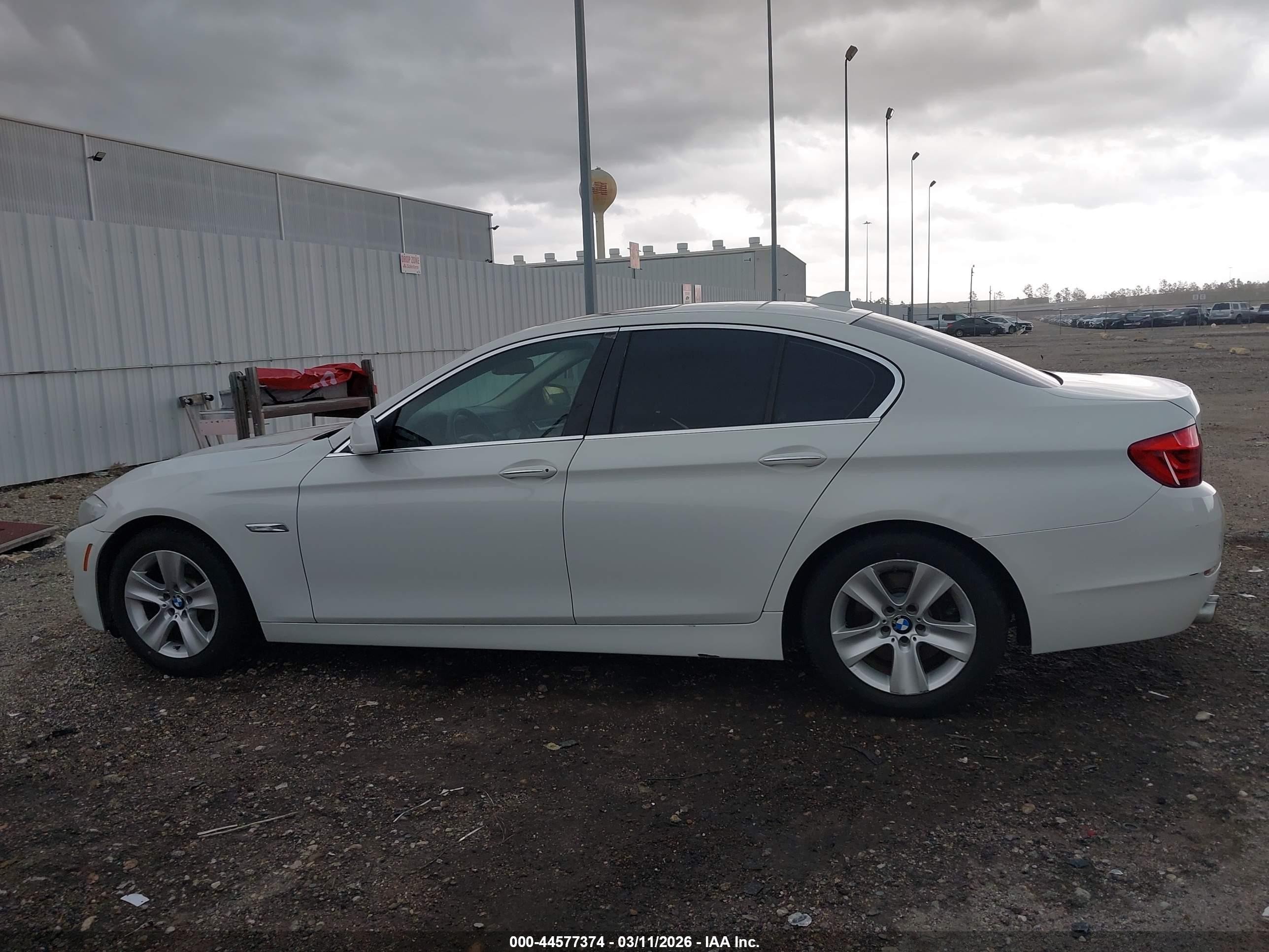2012 Bmw 528i   Белый vin: WBAXG5C59CDY28055