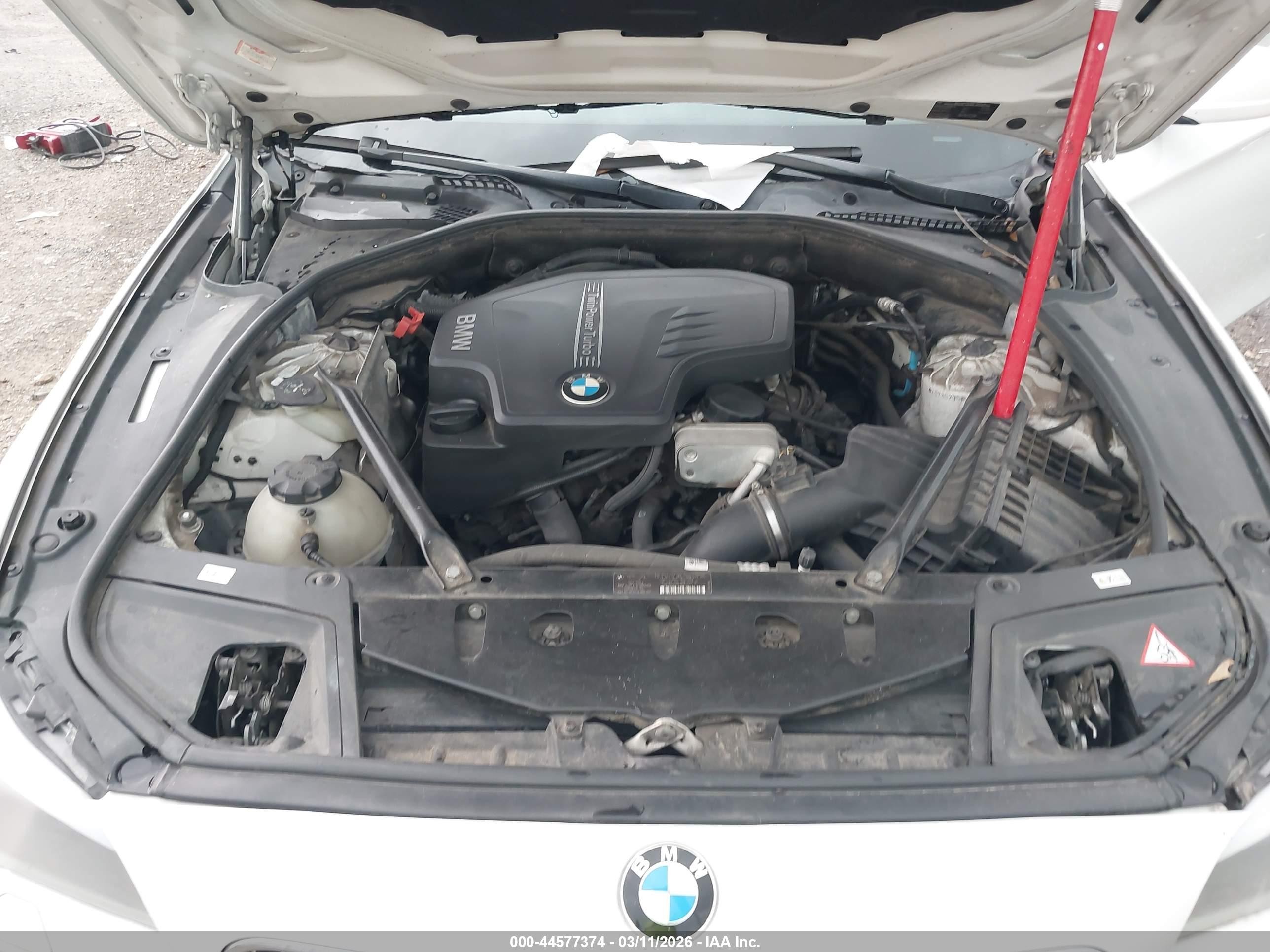 2012 Bmw 528i   Белый vin: WBAXG5C59CDY28055