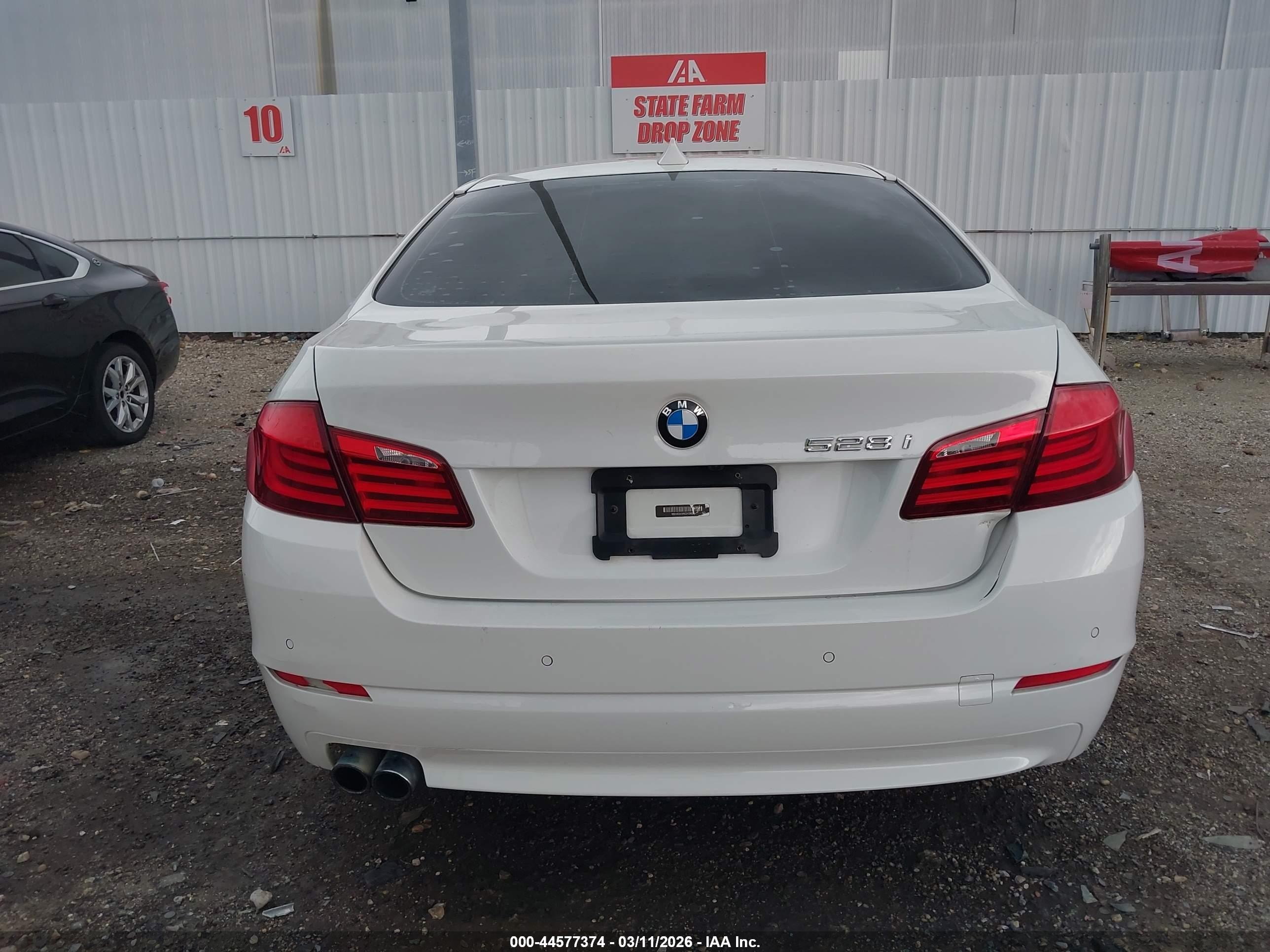 2012 Bmw 528i   Белый vin: WBAXG5C59CDY28055
