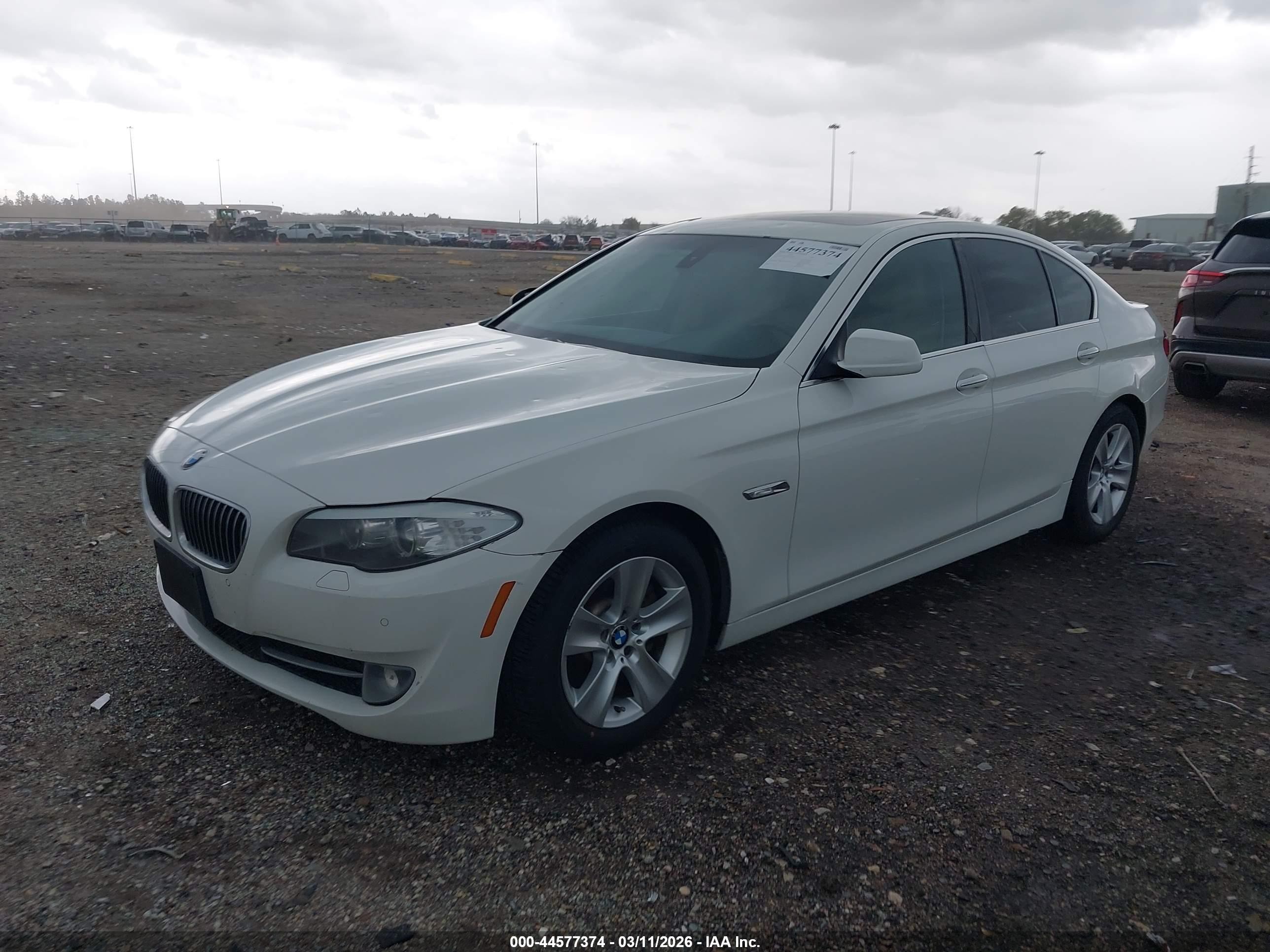 2012 Bmw 528i   Белый vin: WBAXG5C59CDY28055